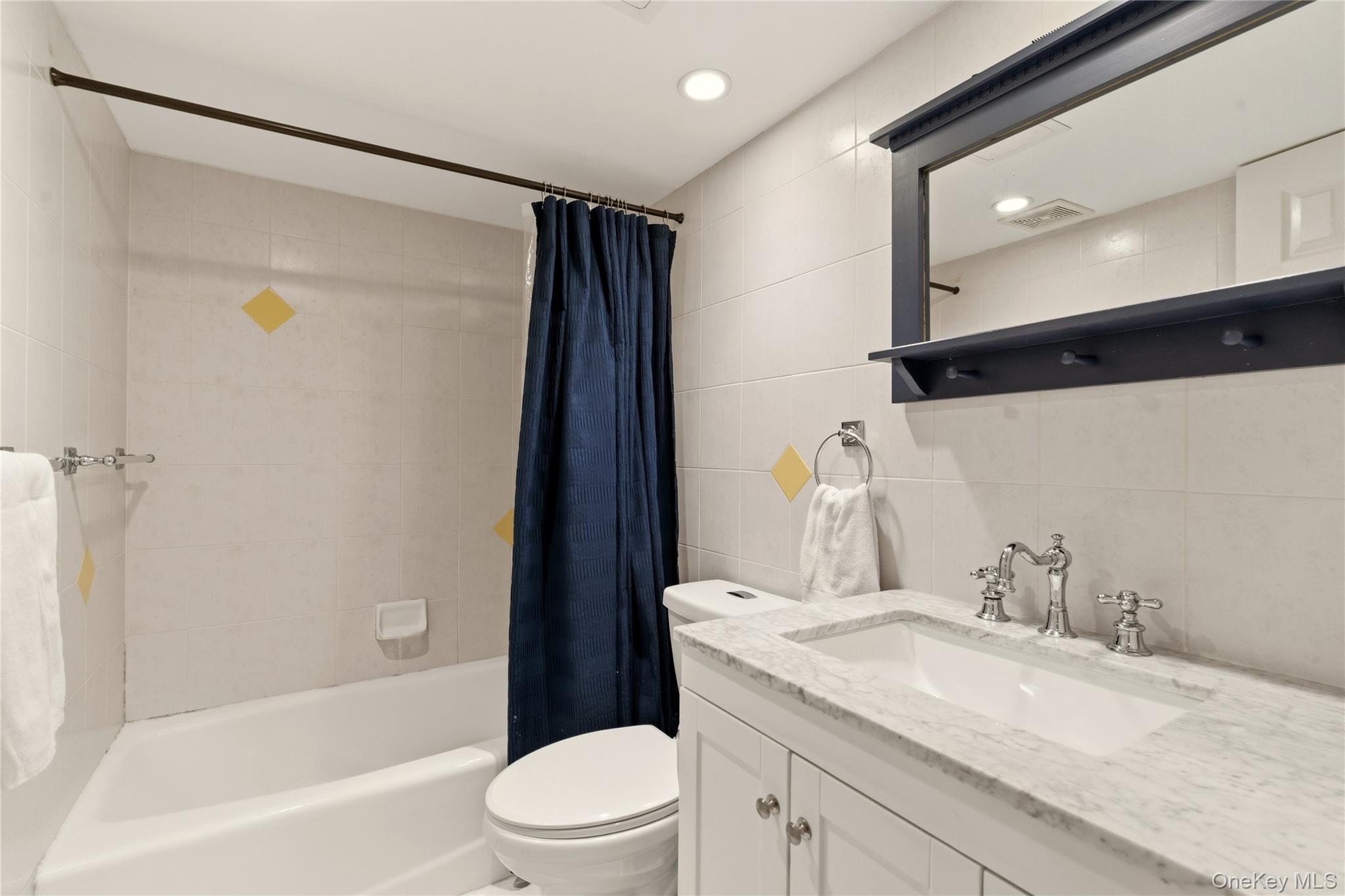 23 Astro Place, Dix Hills, NY 11746