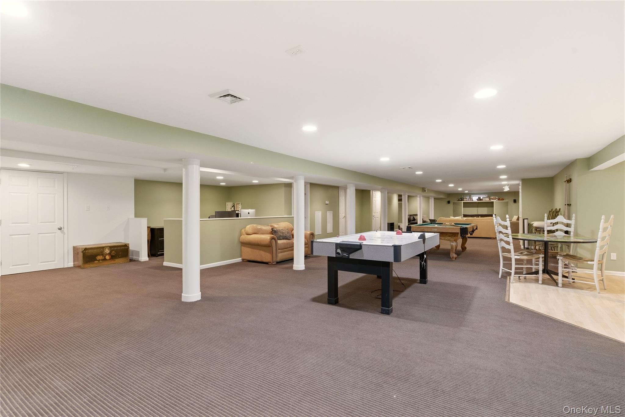 23 Astro Place, Dix Hills, NY 11746