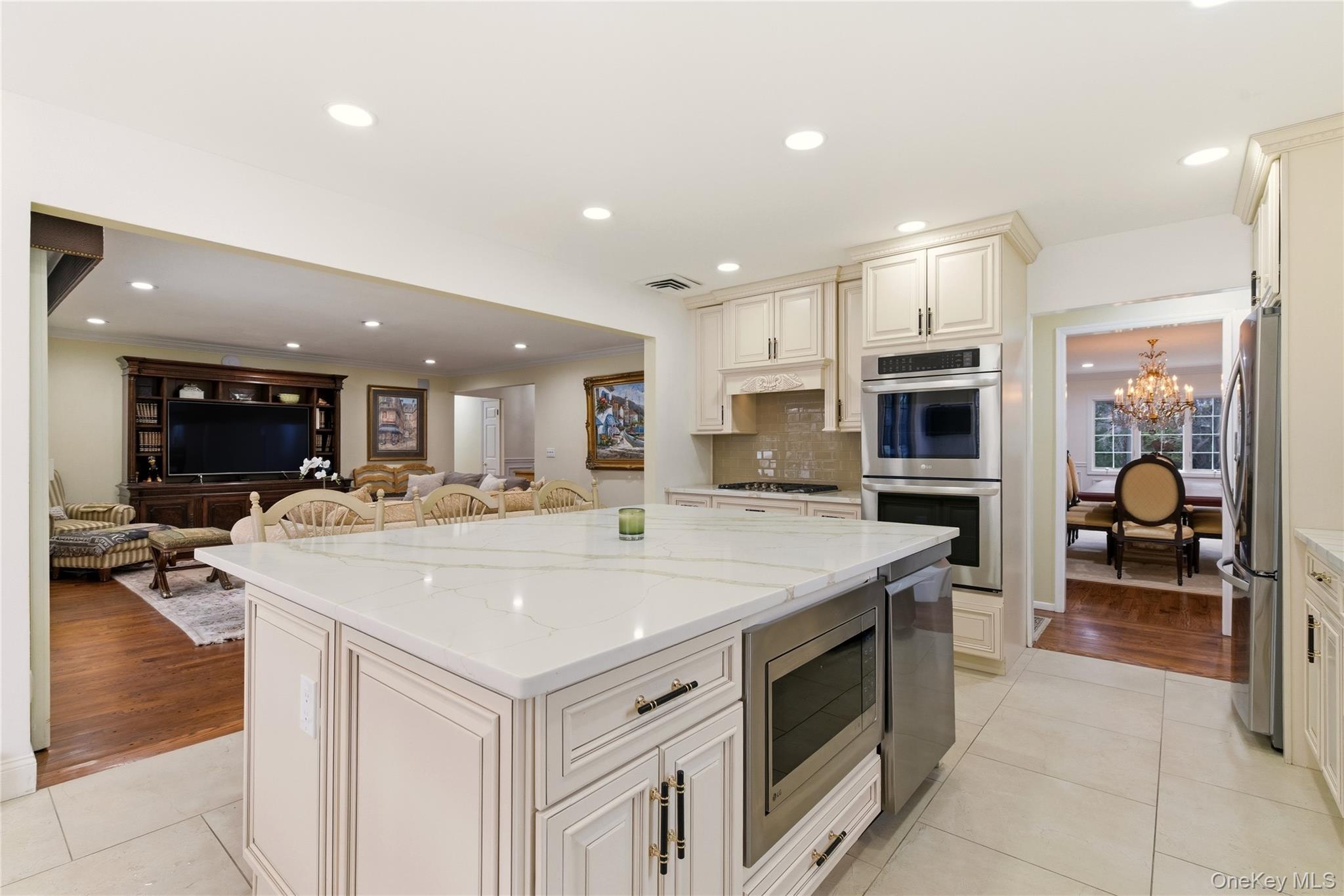 23 Astro Place, Dix Hills, NY 11746