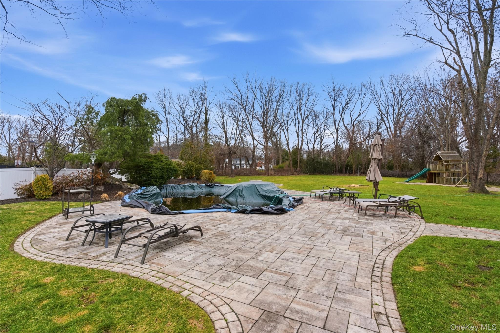 23 Astro Place, Dix Hills, NY 11746