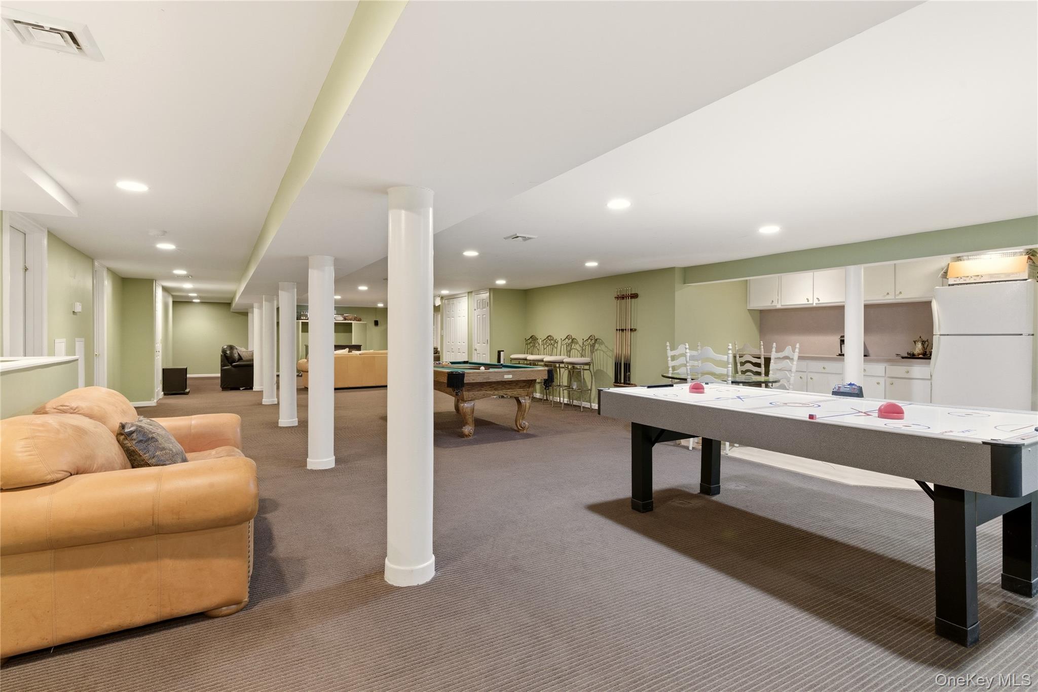 23 Astro Place, Dix Hills, NY 11746