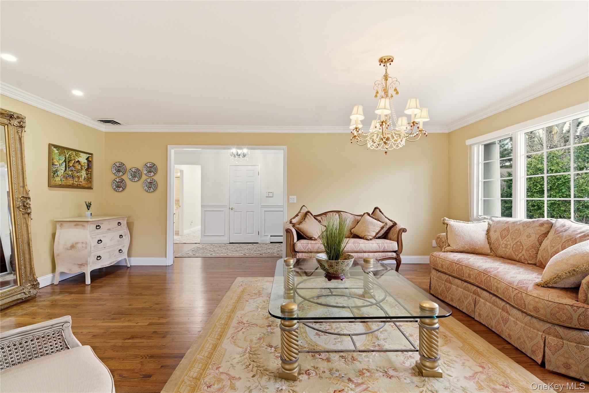 23 Astro Place, Dix Hills, NY 11746