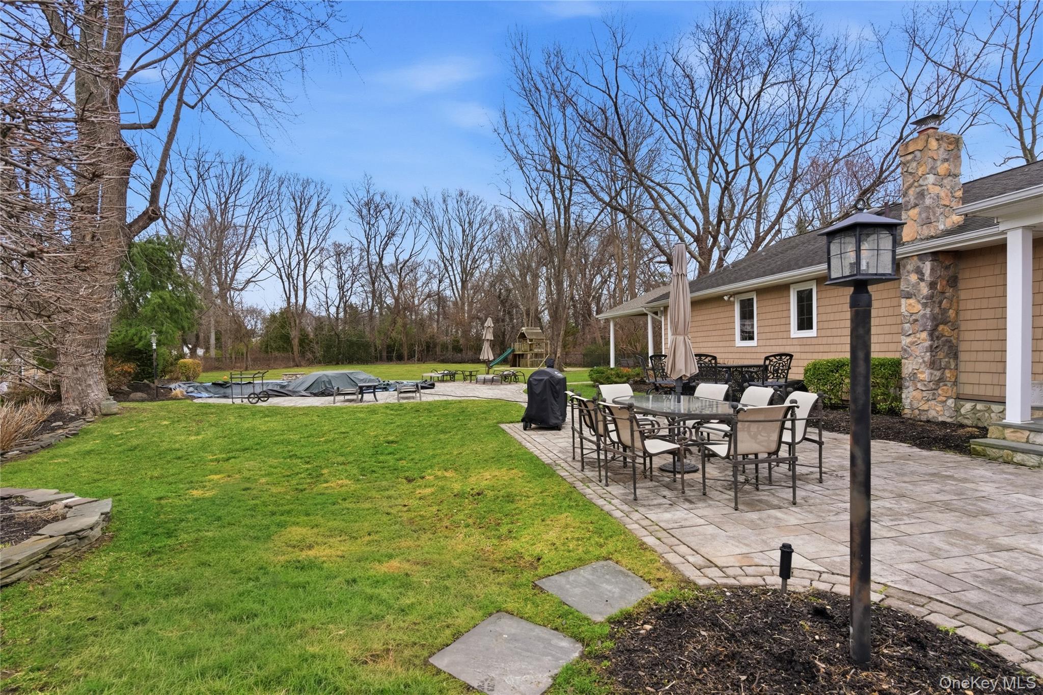 23 Astro Place, Dix Hills, NY 11746