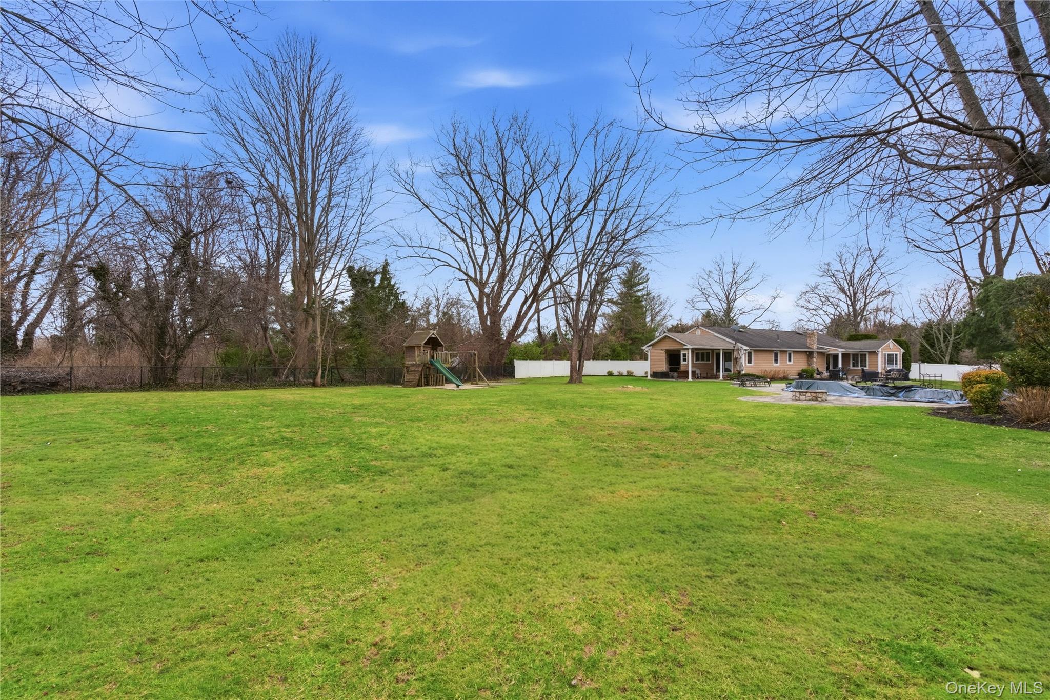 23 Astro Place, Dix Hills, NY 11746