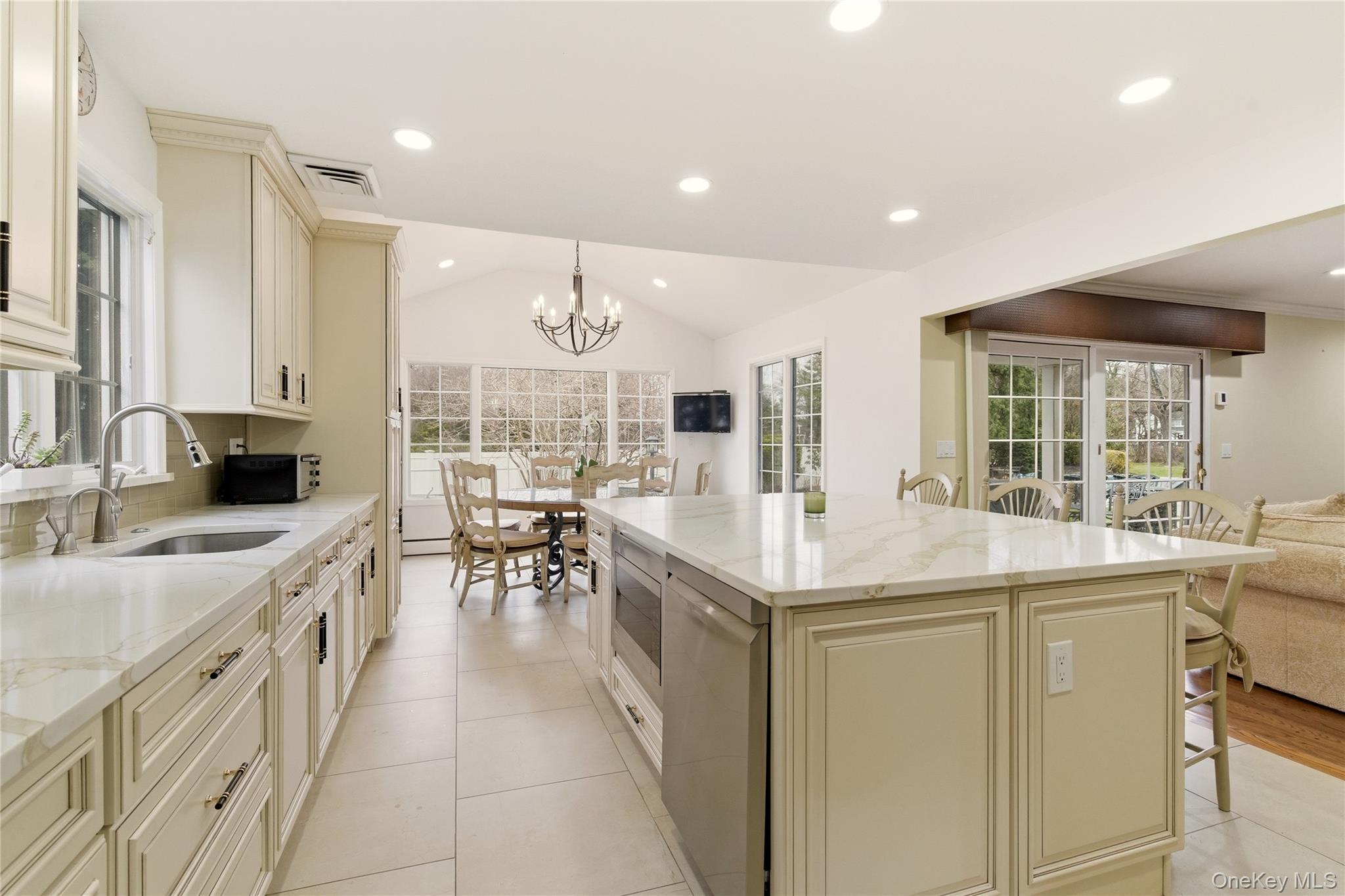 23 Astro Place, Dix Hills, NY 11746