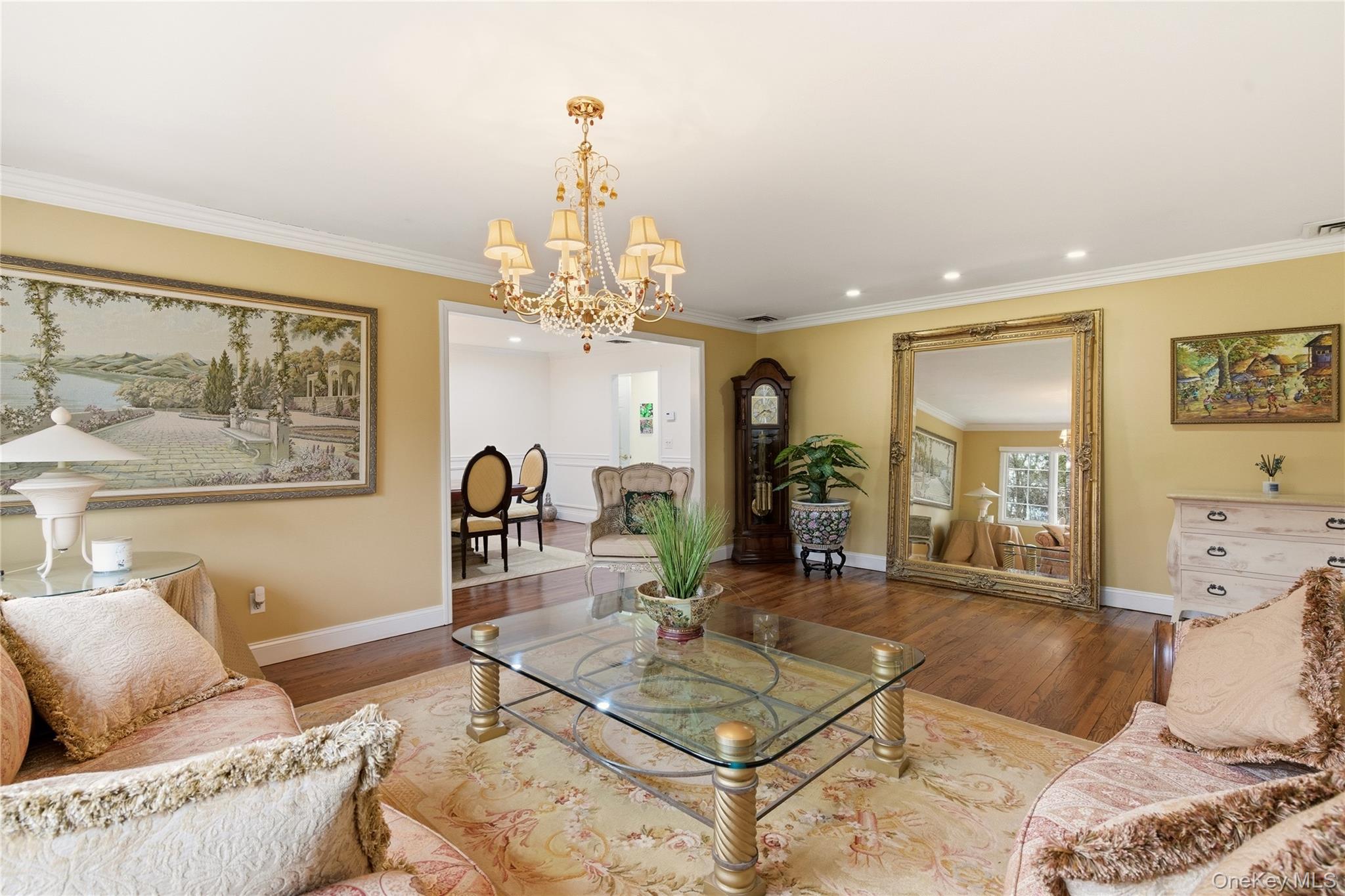 23 Astro Place, Dix Hills, NY 11746