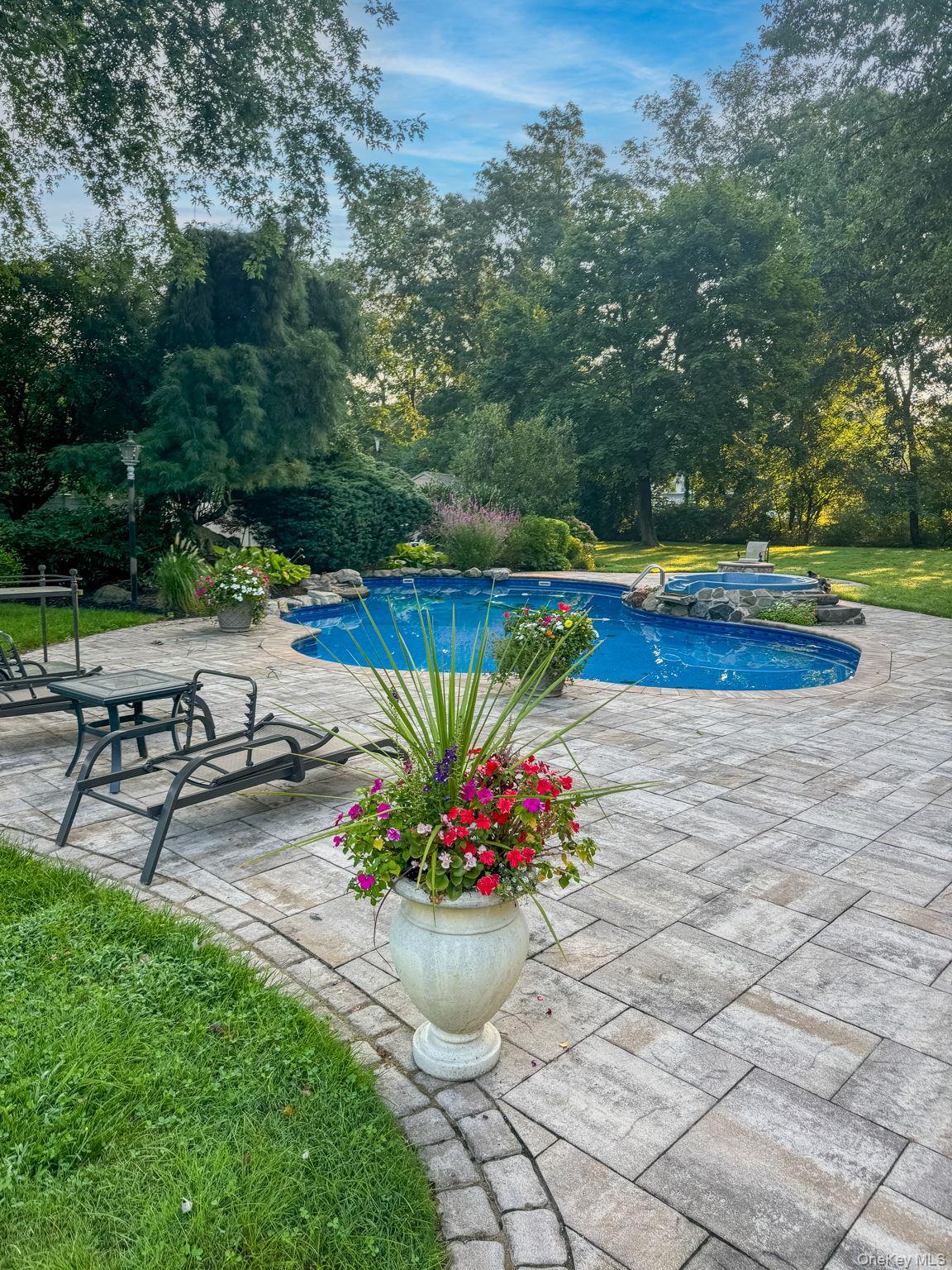 23 Astro Place, Dix Hills, NY 11746