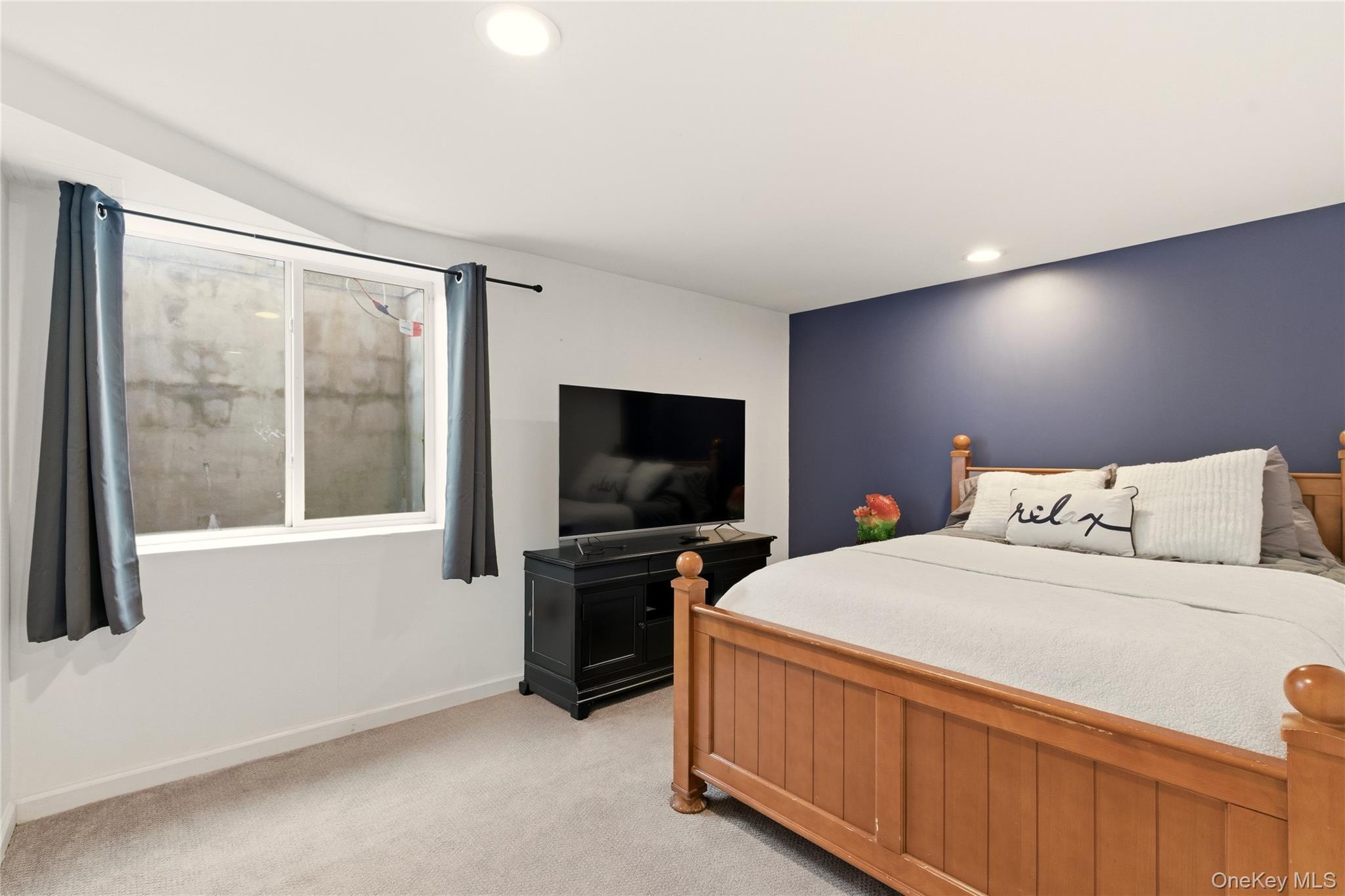 23 Astro Place, Dix Hills, NY 11746