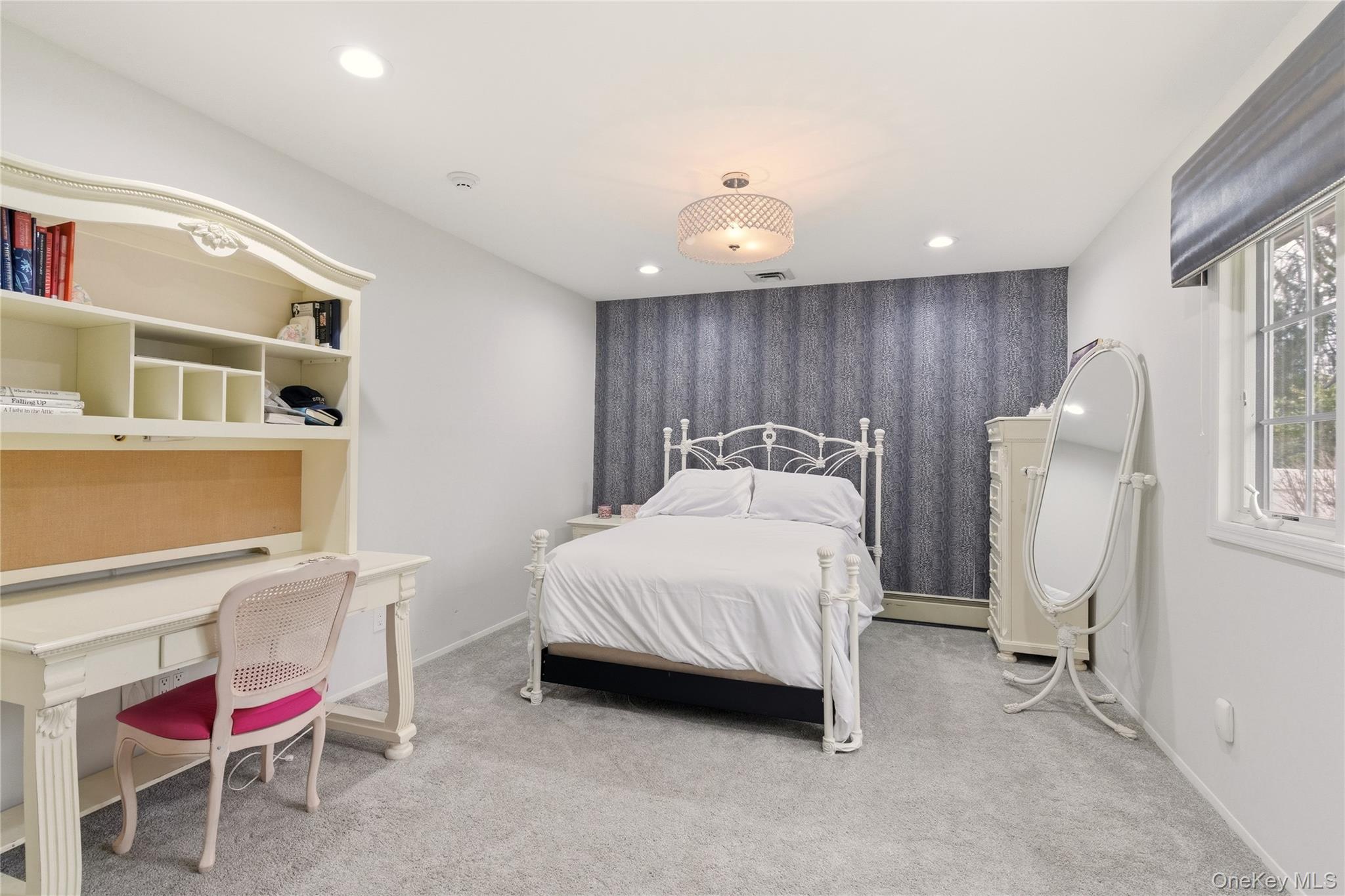 23 Astro Place, Dix Hills, NY 11746