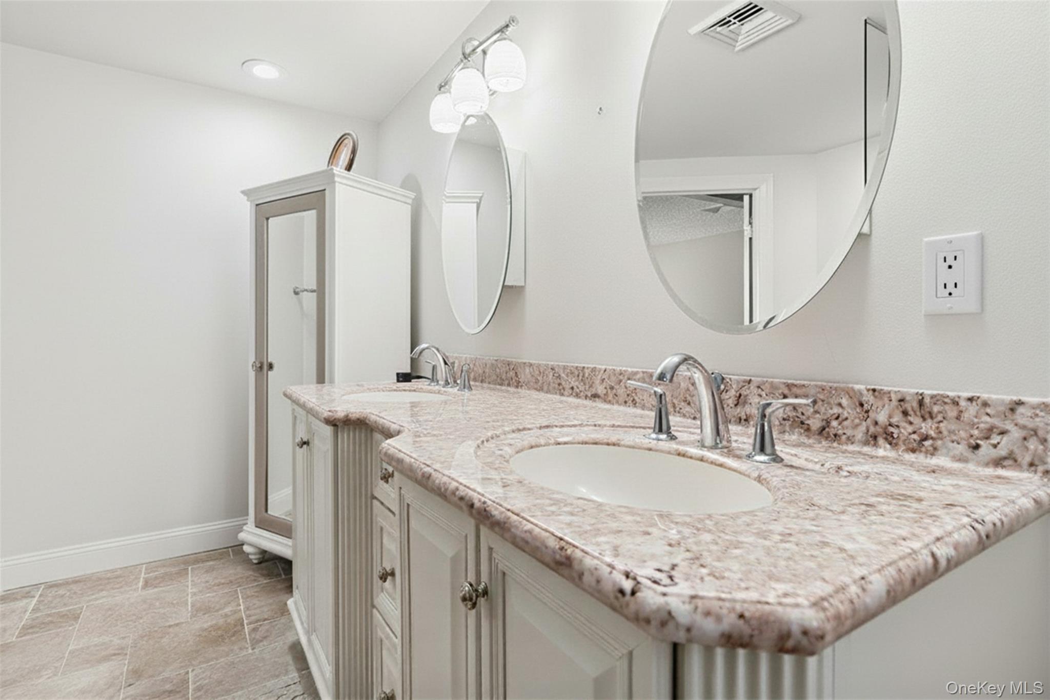 21 Foreston Circle, Manorville, NY 11949