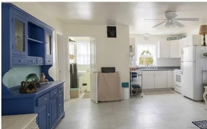 15 Cottage Road, Baiting Hollow, NY 11933