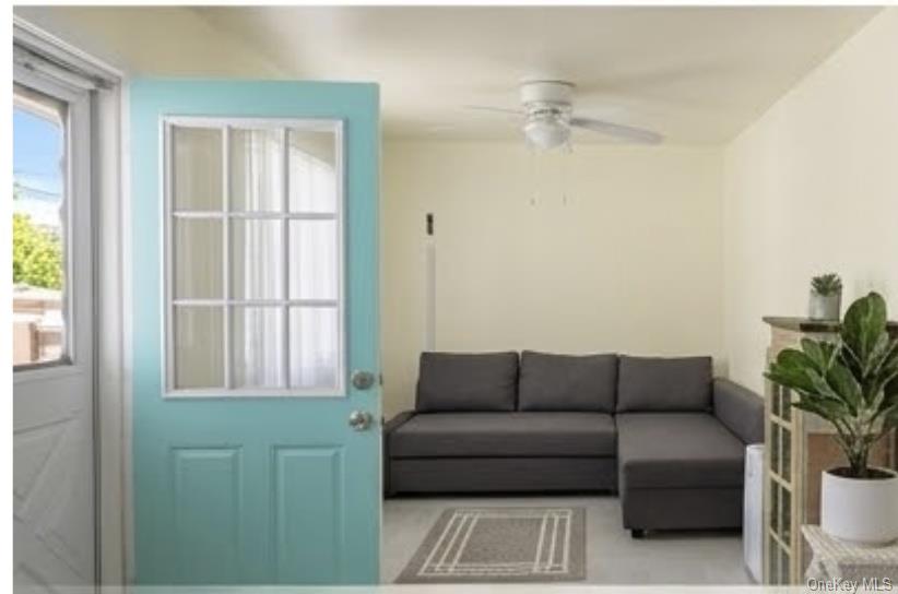 15 Cottage Road, Baiting Hollow, NY 11933