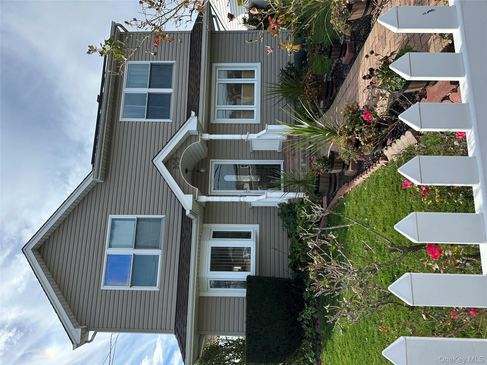 305 S Strong Avenue, Copiague, NY 11726