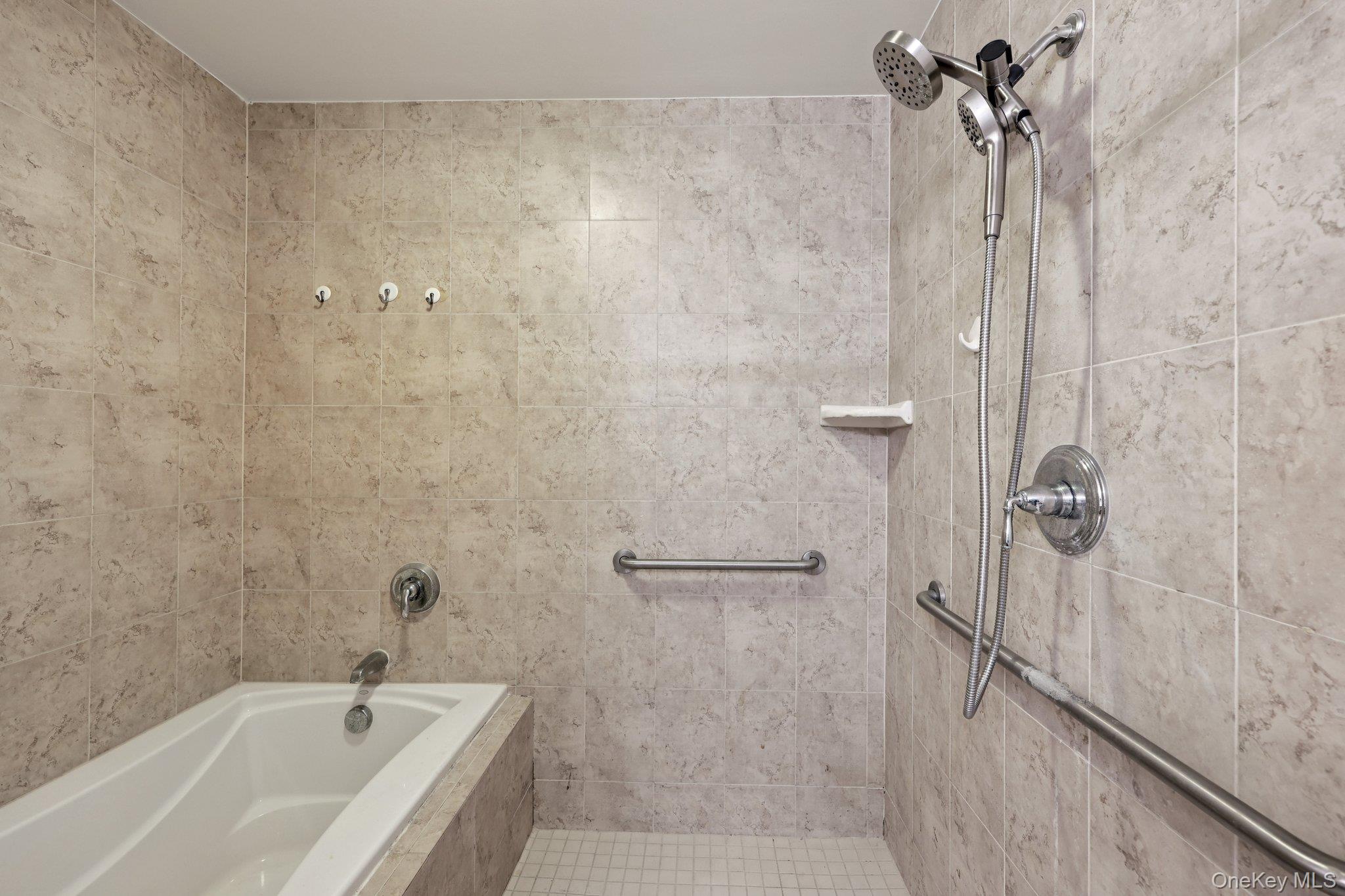 1220 Round Pointe Drive, Haverstraw, NY 10927