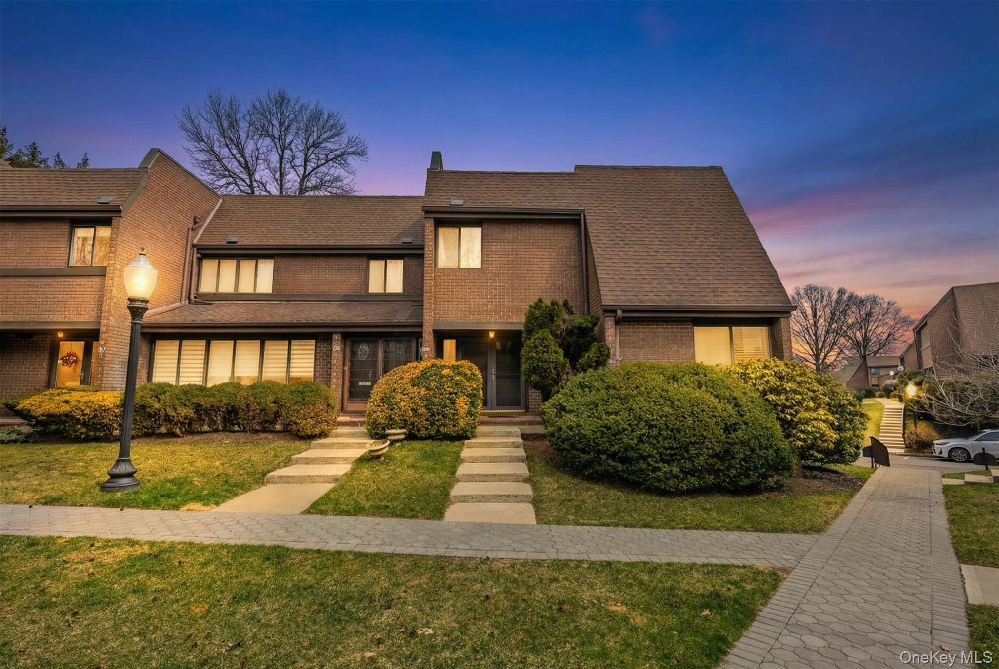 63 Acorn Ponds Drive, Roslyn, NY 11576