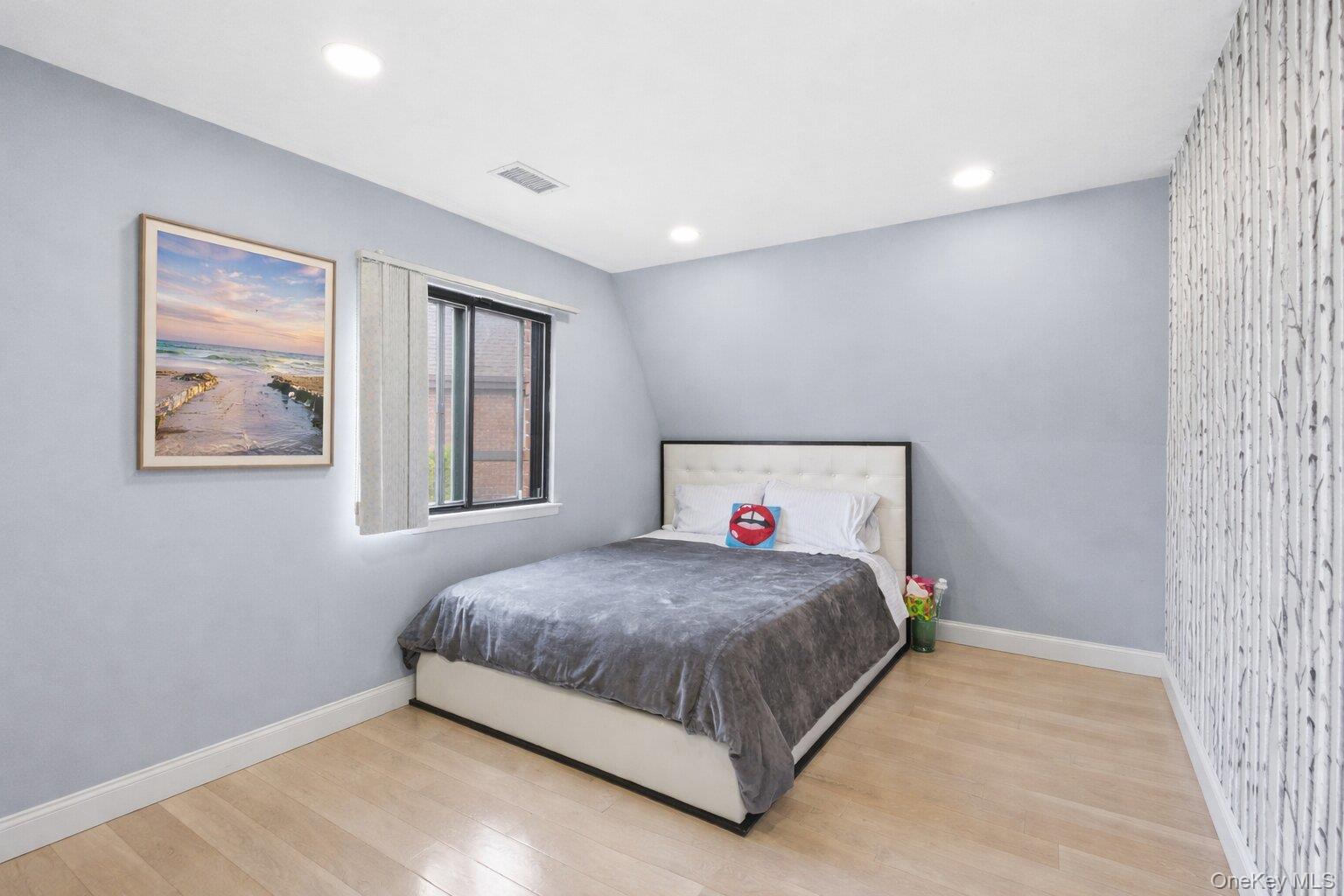 63 Acorn Ponds Drive, Roslyn, NY 11576