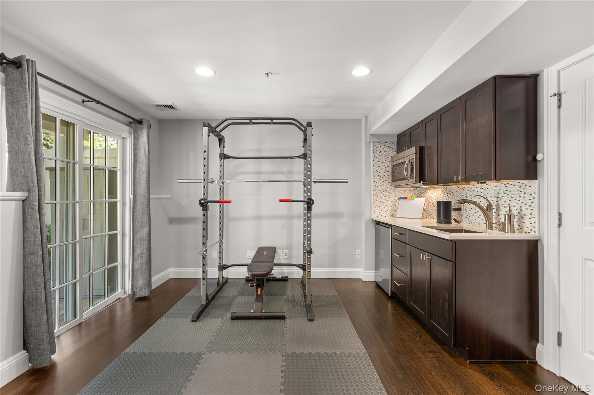 5 Rosebud Lane, Babylon, NY 11702