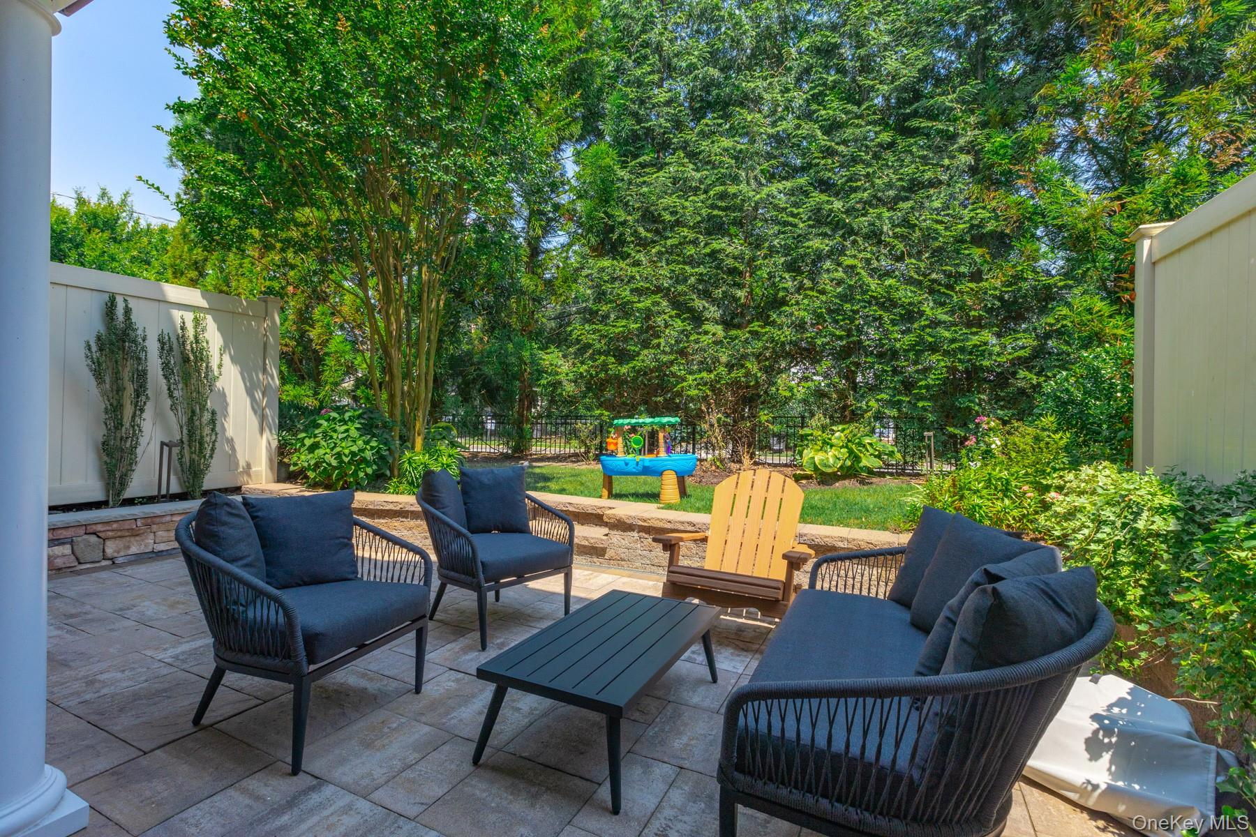 5 Rosebud Lane, Babylon, NY 11702