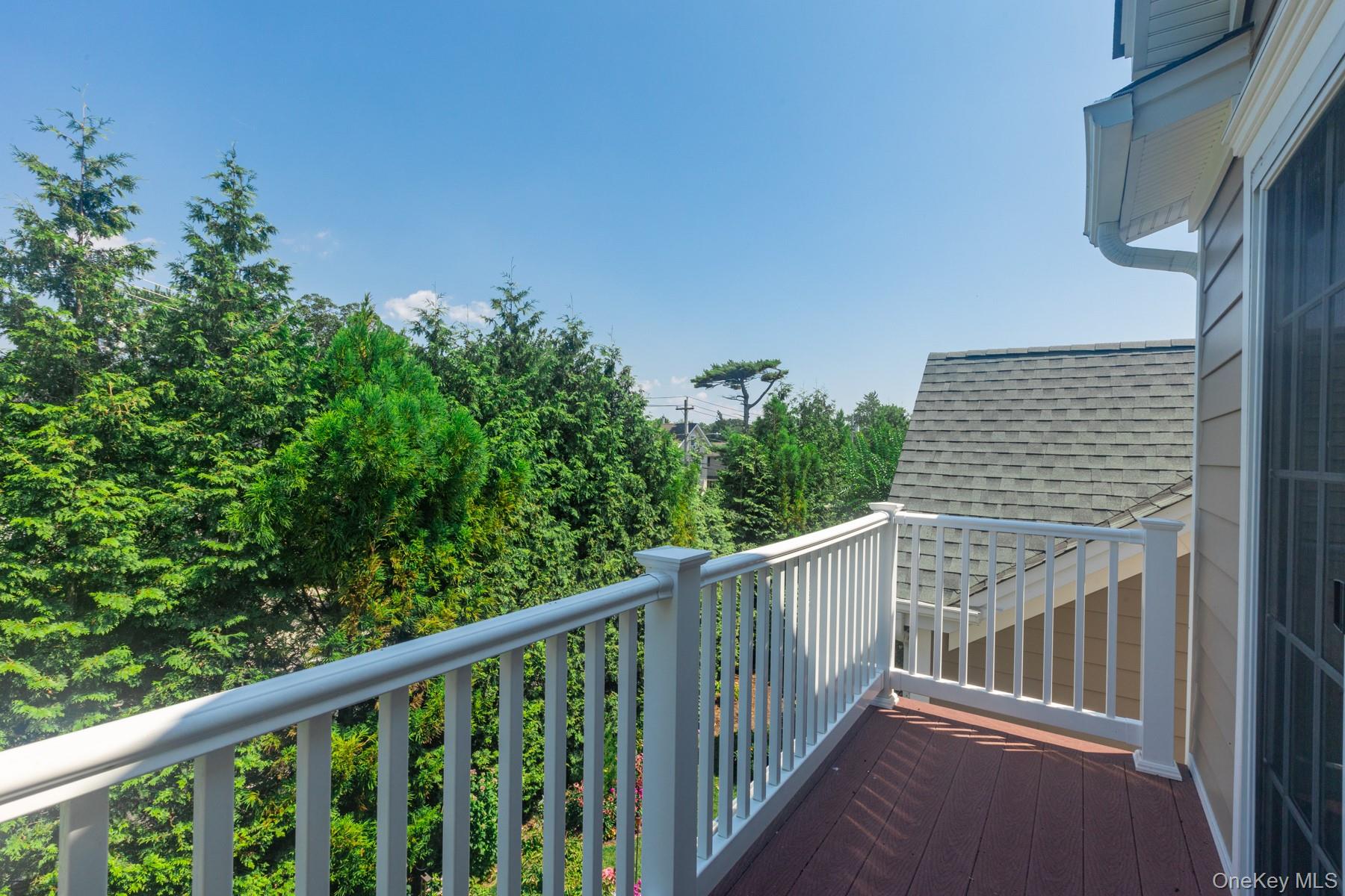 5 Rosebud Lane, Babylon, NY 11702