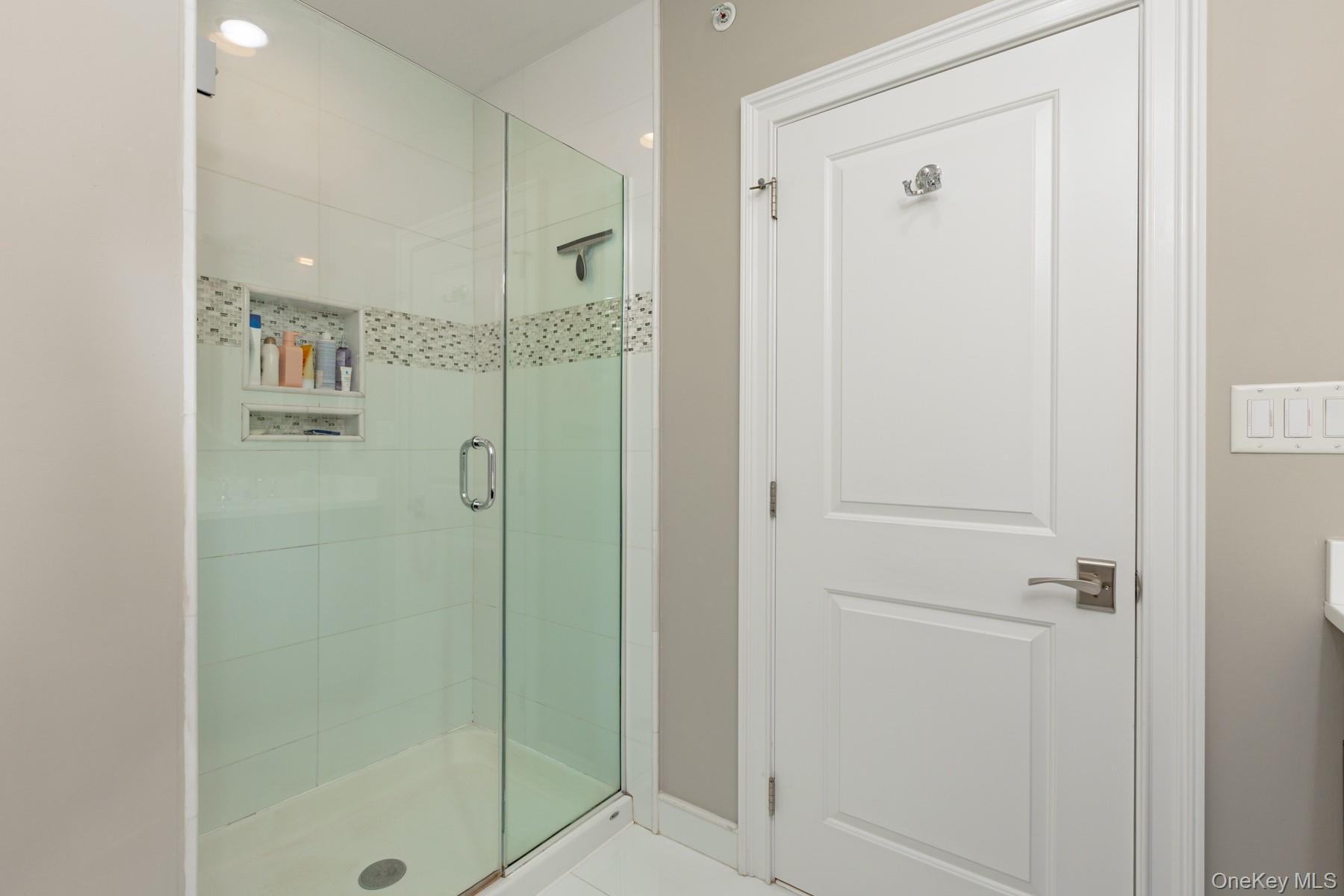 5 Rosebud Lane, Babylon, NY 11702