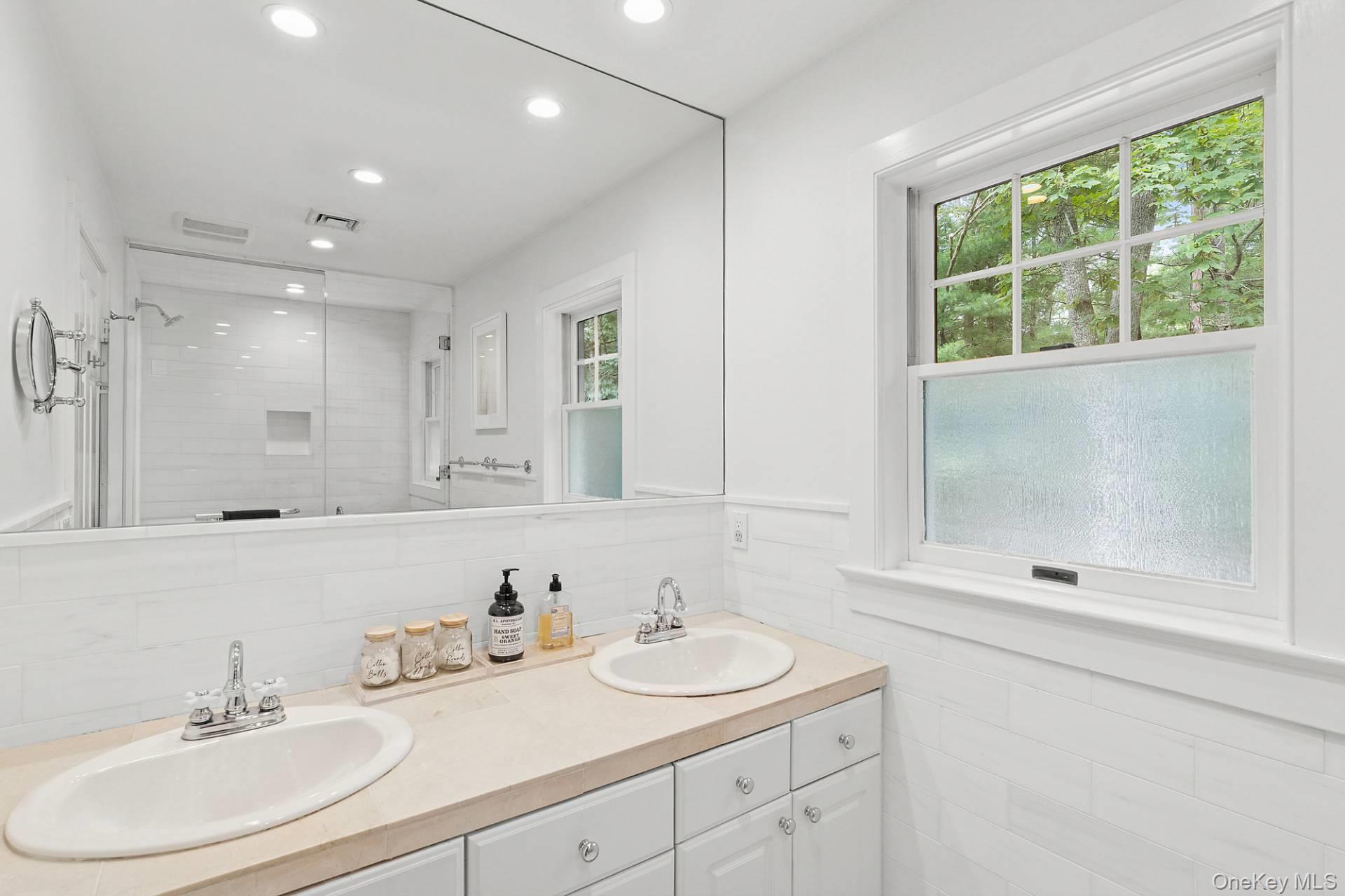 5 Spread Oak Lane, East Hampton, NY 11937