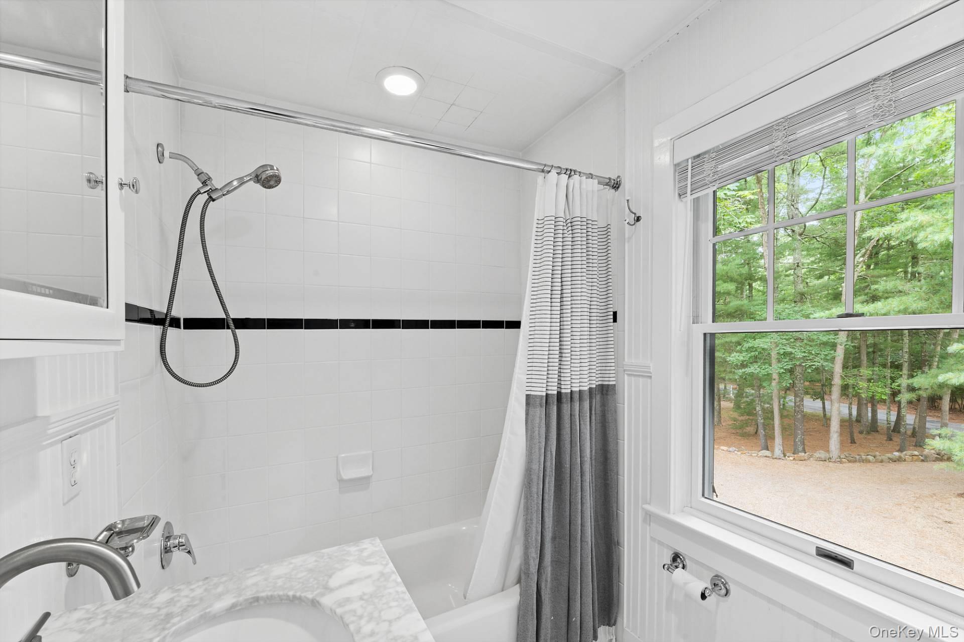 5 Spread Oak Lane, East Hampton, NY 11937