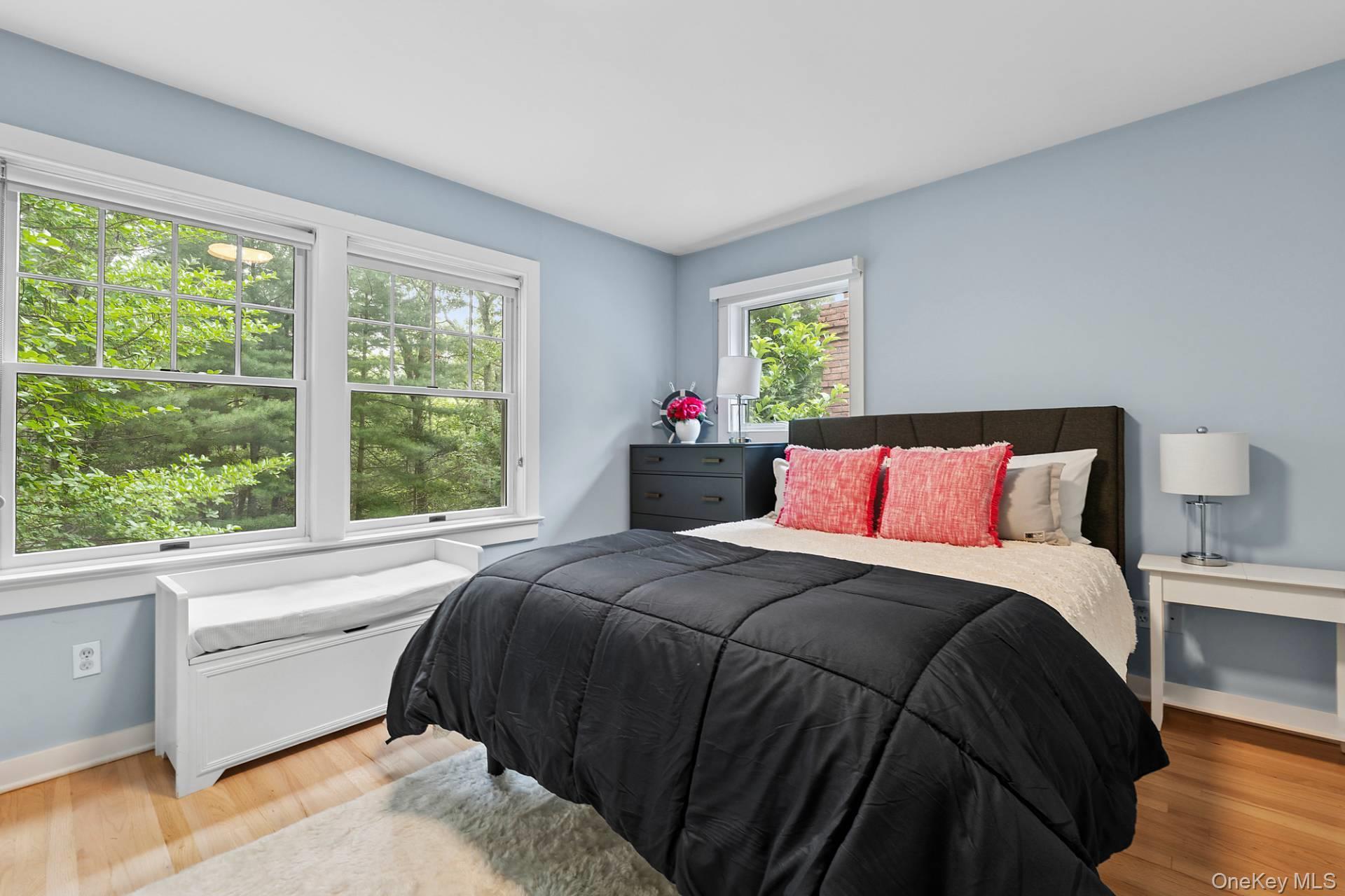 5 Spread Oak Lane, East Hampton, NY 11937