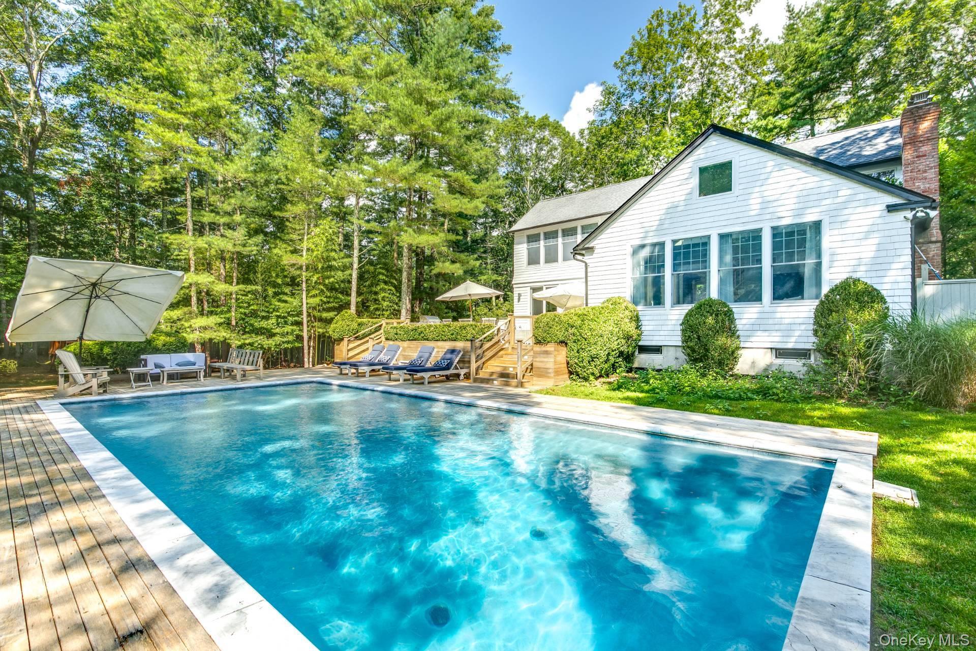 5 Spread Oak Lane, East Hampton, NY 11937