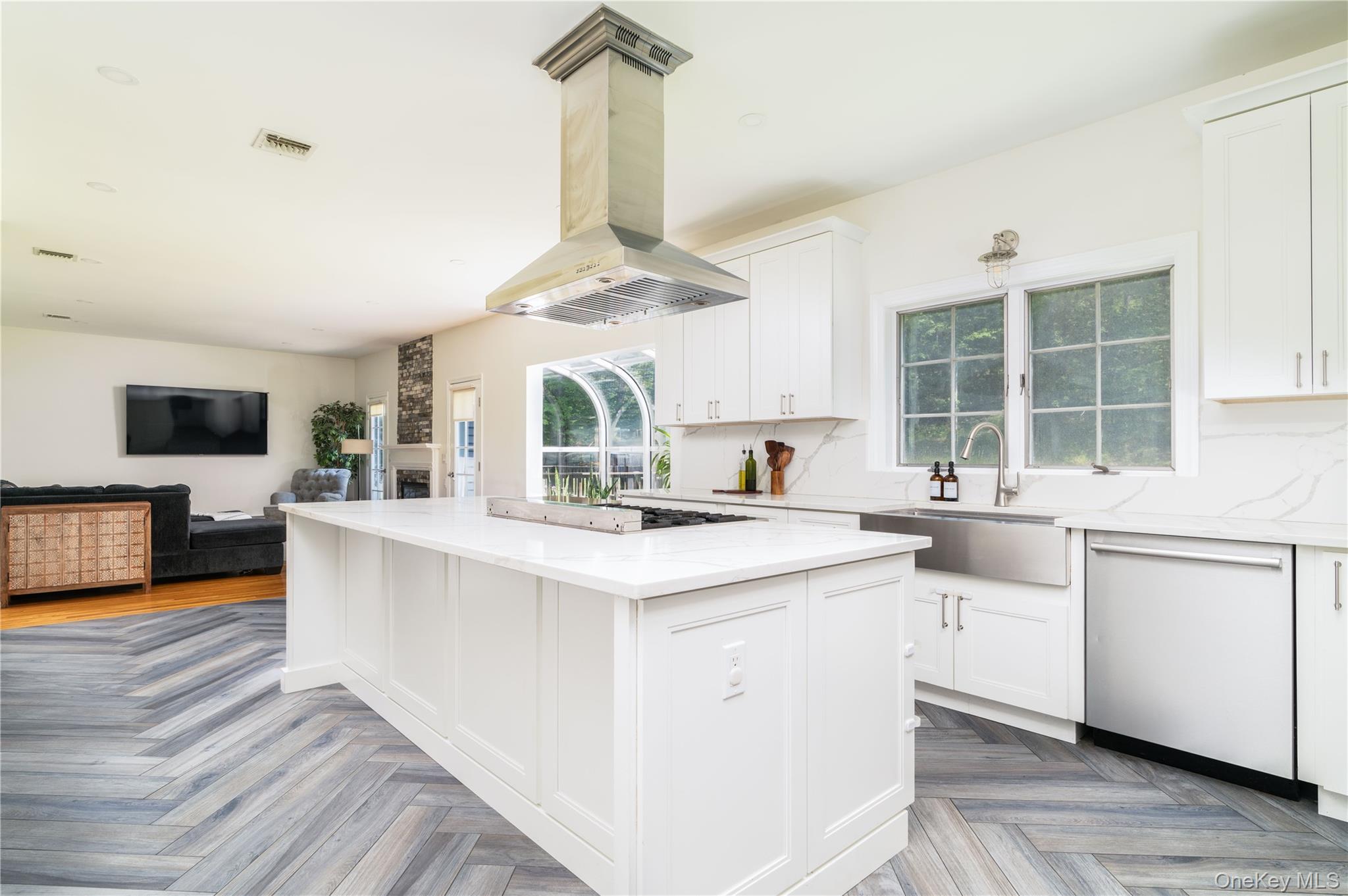 27 Valenza Lane, Blauvelt, NY 10913