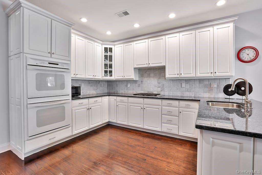 8 Caruso Place, Armonk, NY 10504