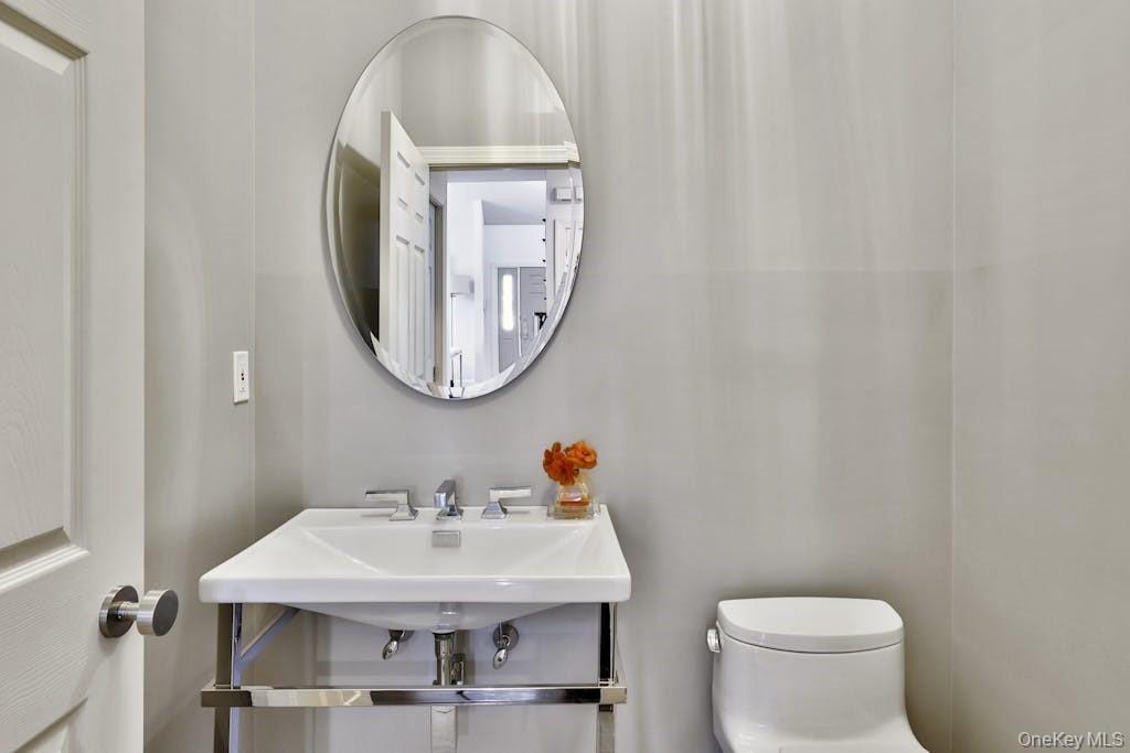 8 Caruso Place, Armonk, NY 10504