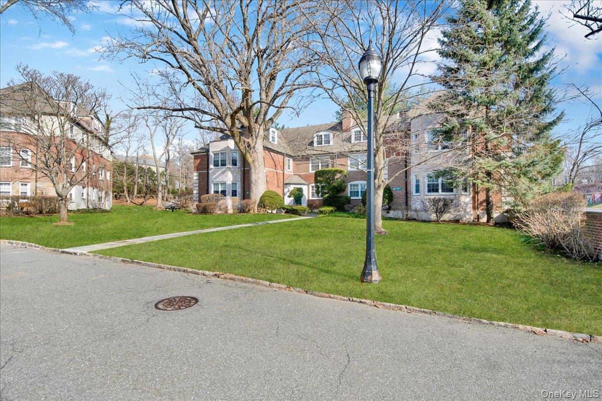 3 Sentry Place # 2A, Scarsdale, NY 10583