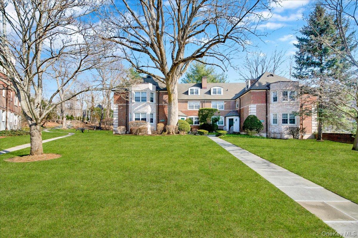 3 Sentry Place # 2A, Scarsdale, NY 10583