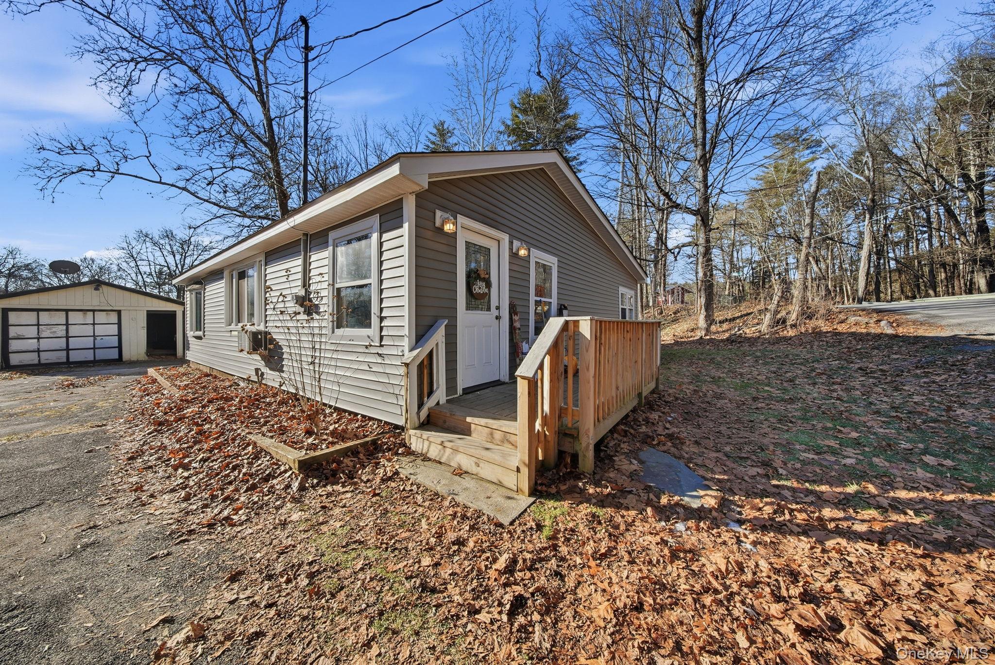 4 Old Road, Cuddebackville, NY 12729