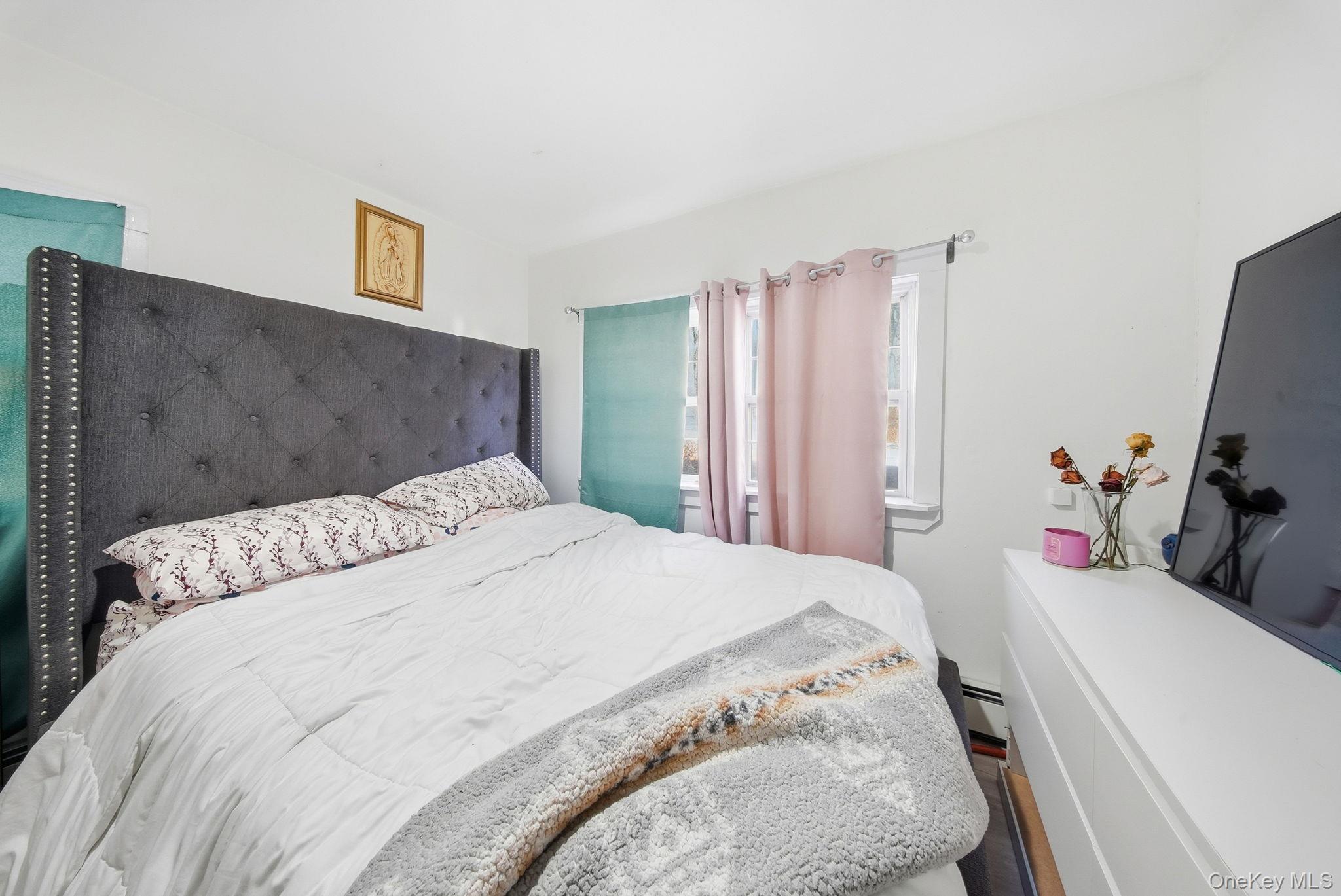 4 Old Road, Cuddebackville, NY 12729