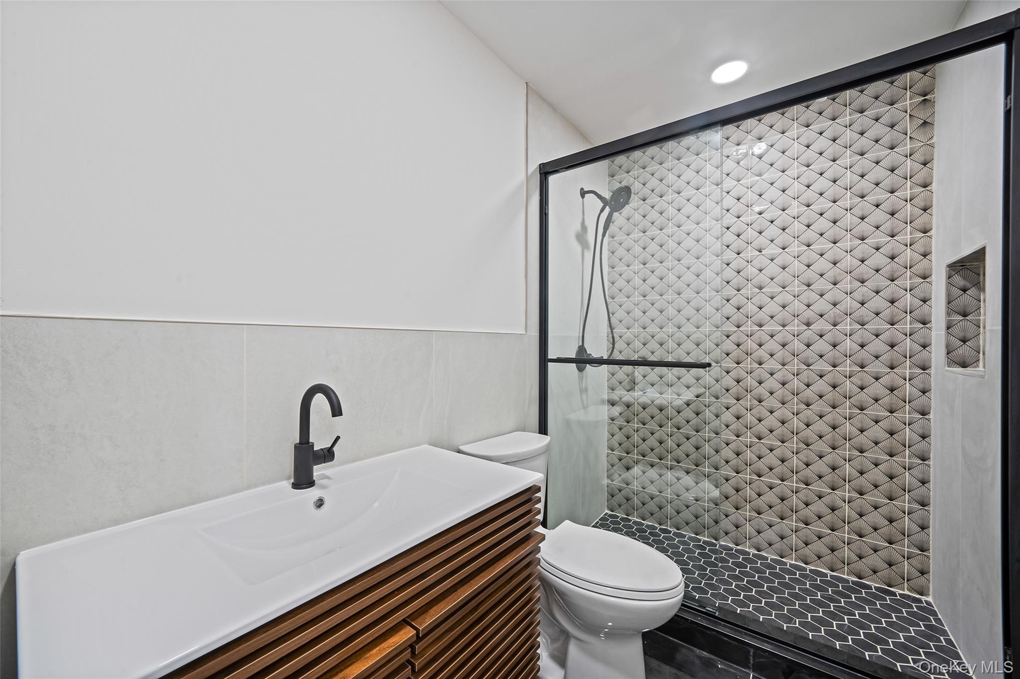 4 Rainbow Court, Middle Island, NY 11953