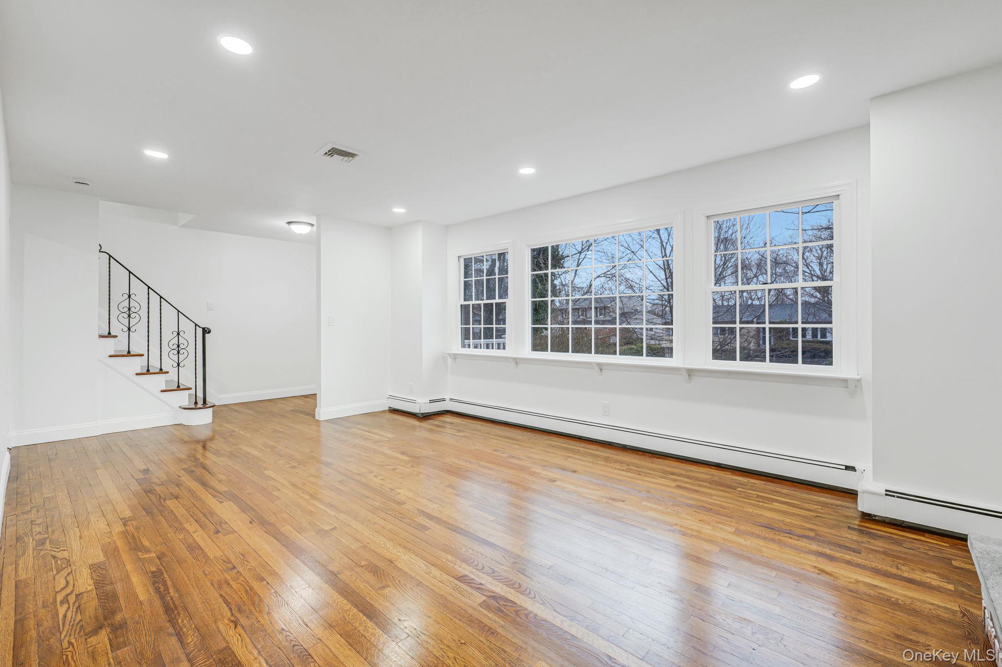 7 Spruce Court, Huntington, NY 11743