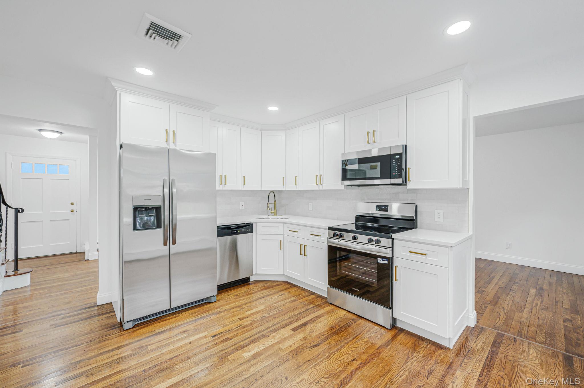 7 Spruce Court, Huntington, NY 11743