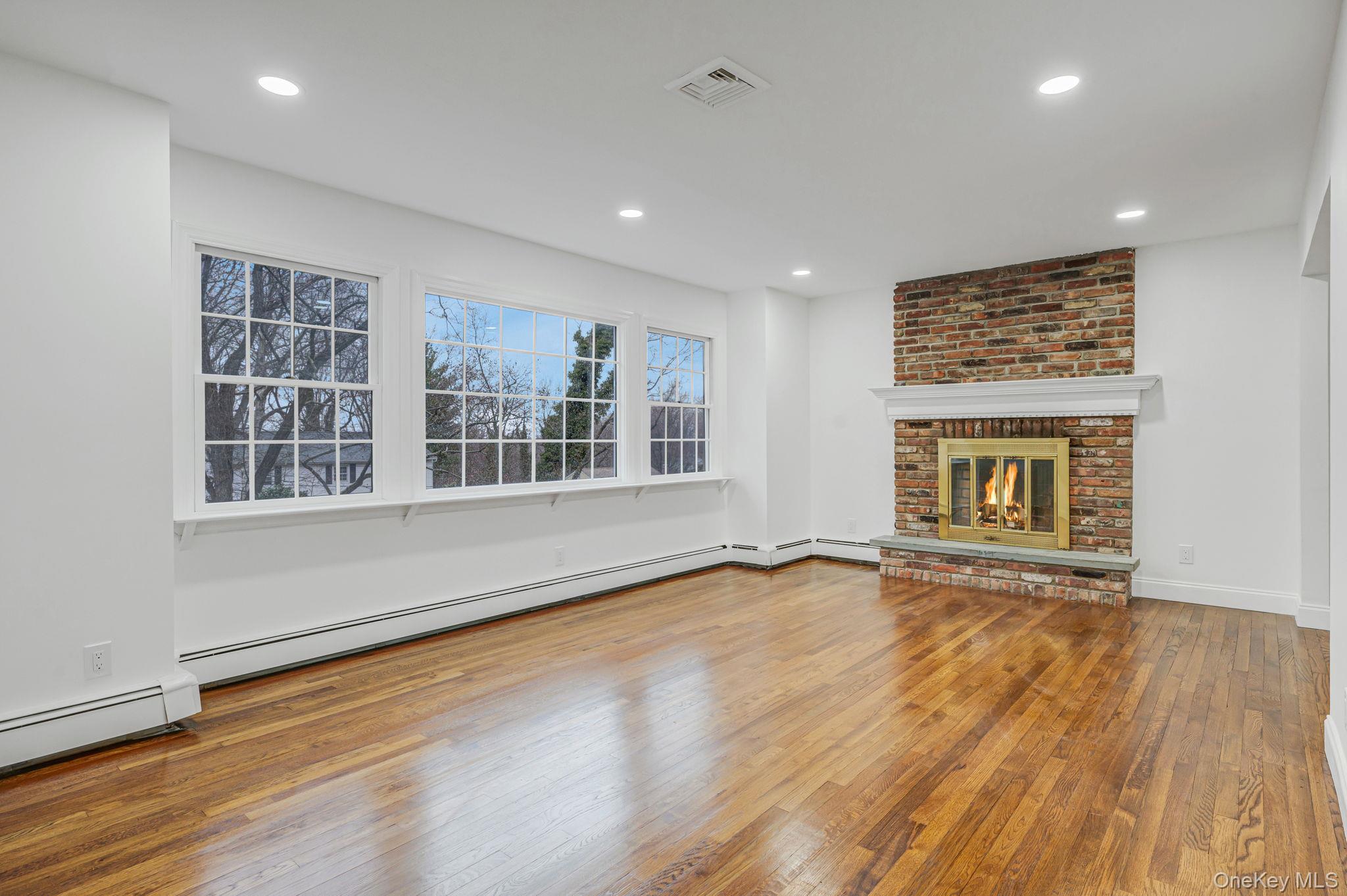 7 Spruce Court, Huntington, NY 11743