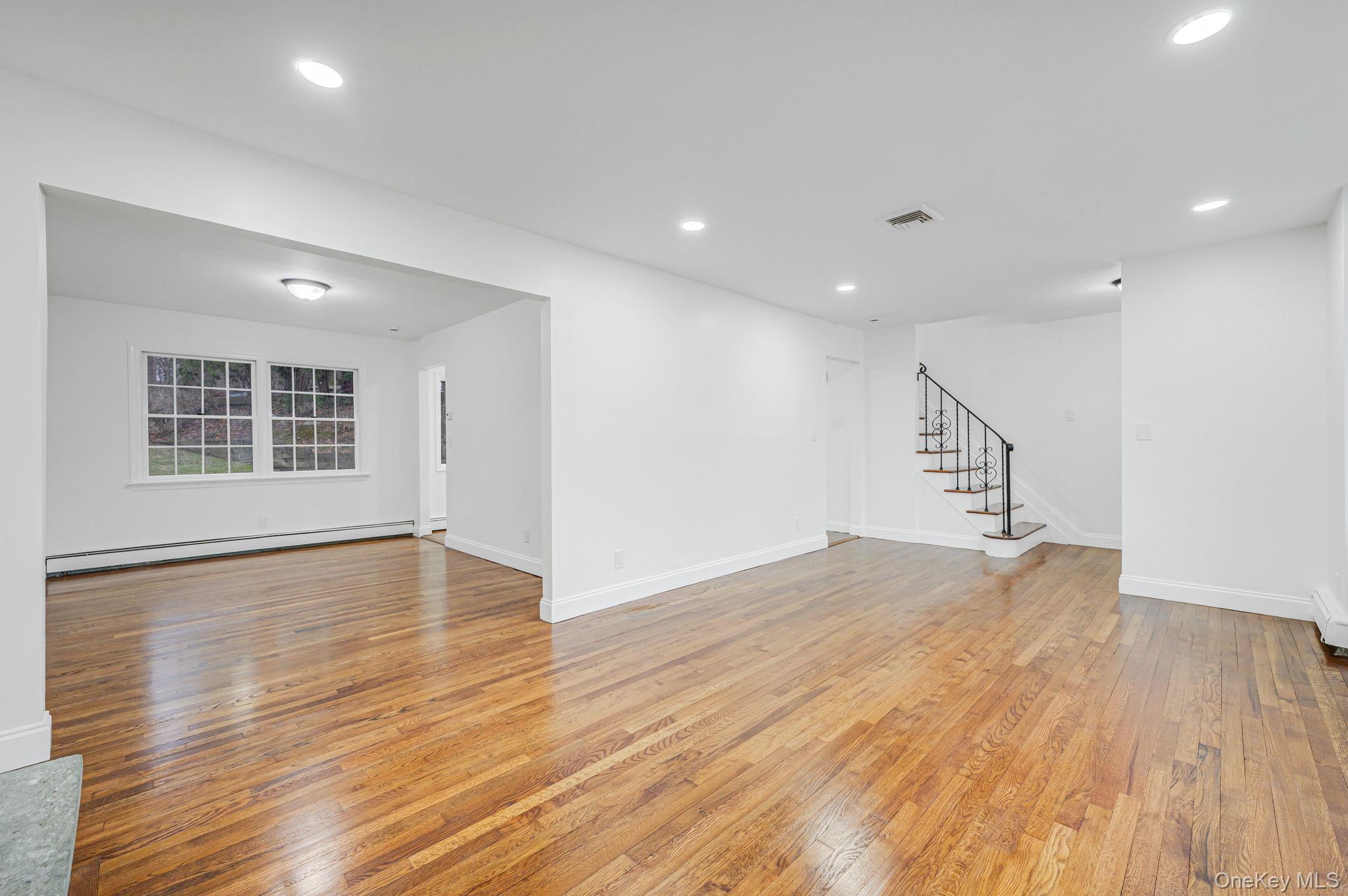 7 Spruce Court, Huntington, NY 11743