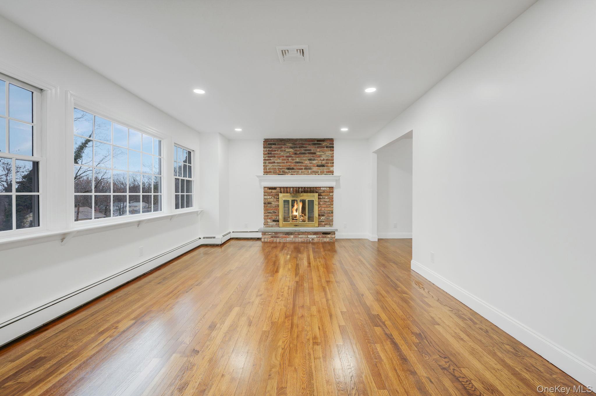 7 Spruce Court, Huntington, NY 11743