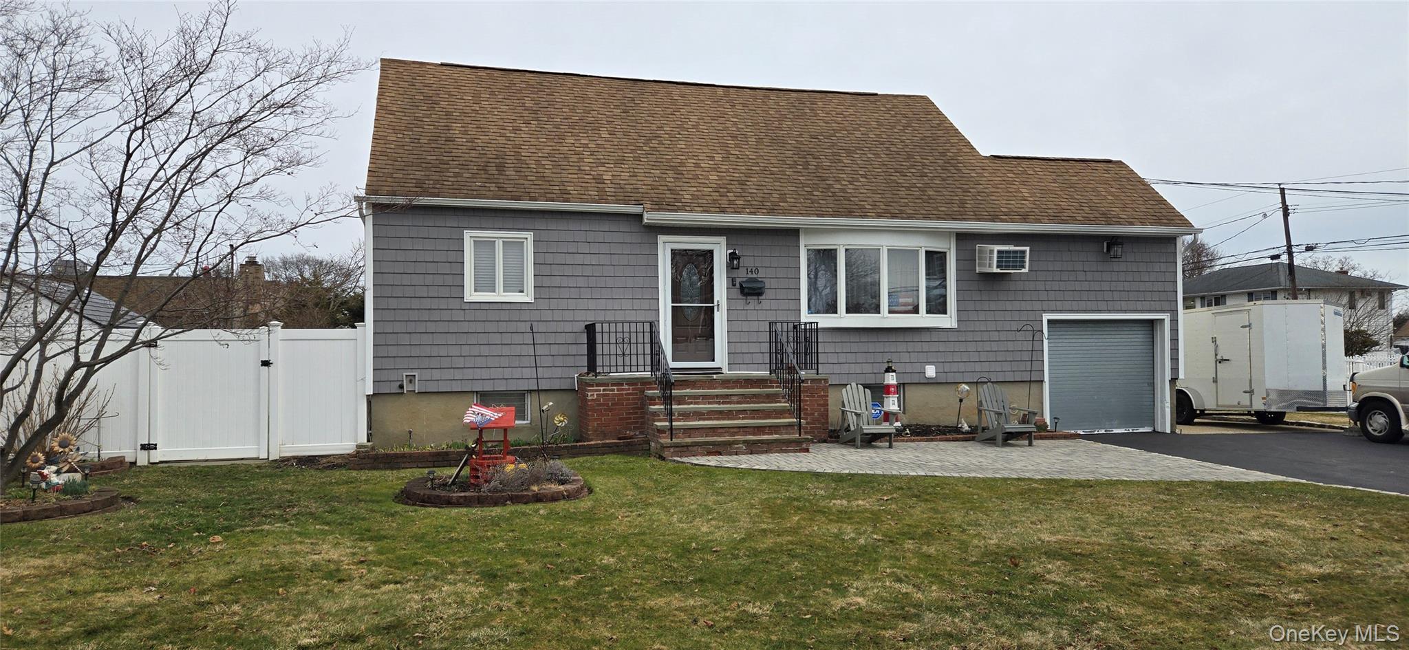 140 10th Avenue, West Babylon, NY 11704