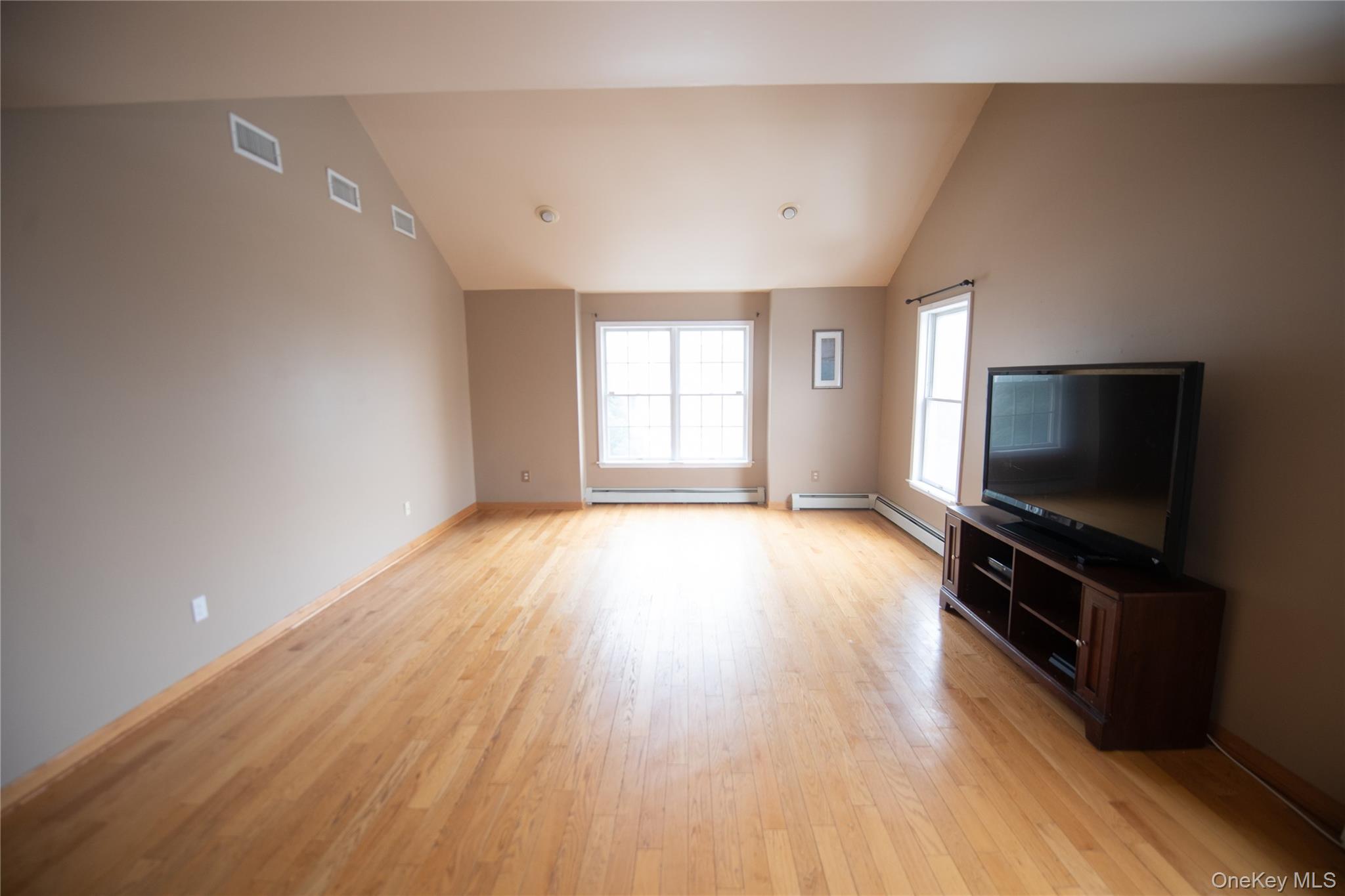 17 Oakley Boulevard, Garnerville, NY 10923