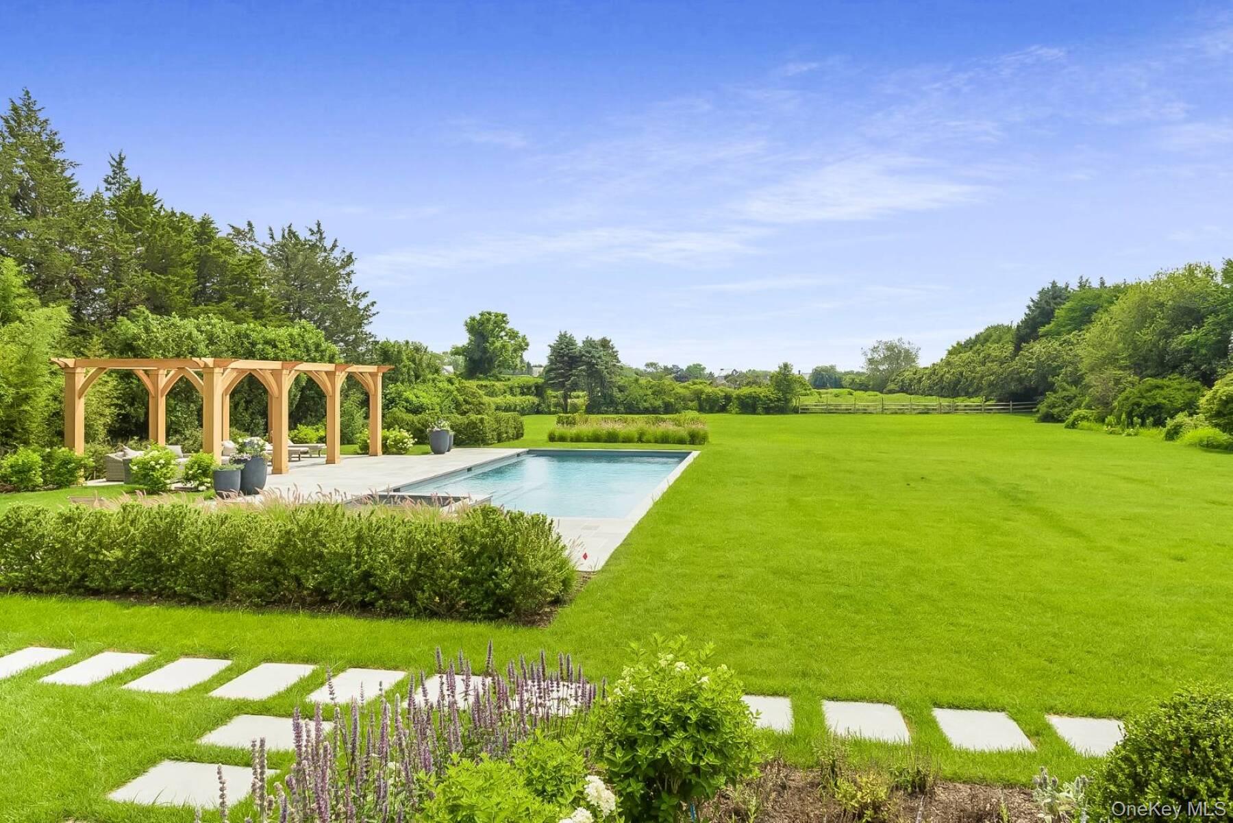 571 Pauls Lane, Bridgehampton, NY 11932