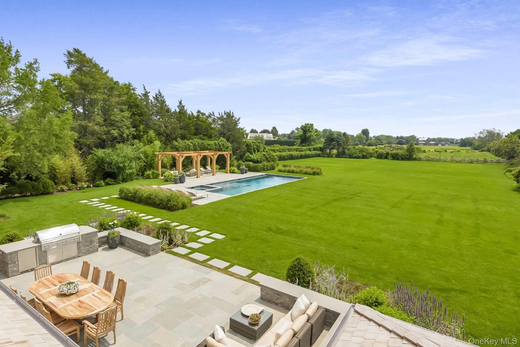 571 Pauls Lane, Bridgehampton, NY 11932