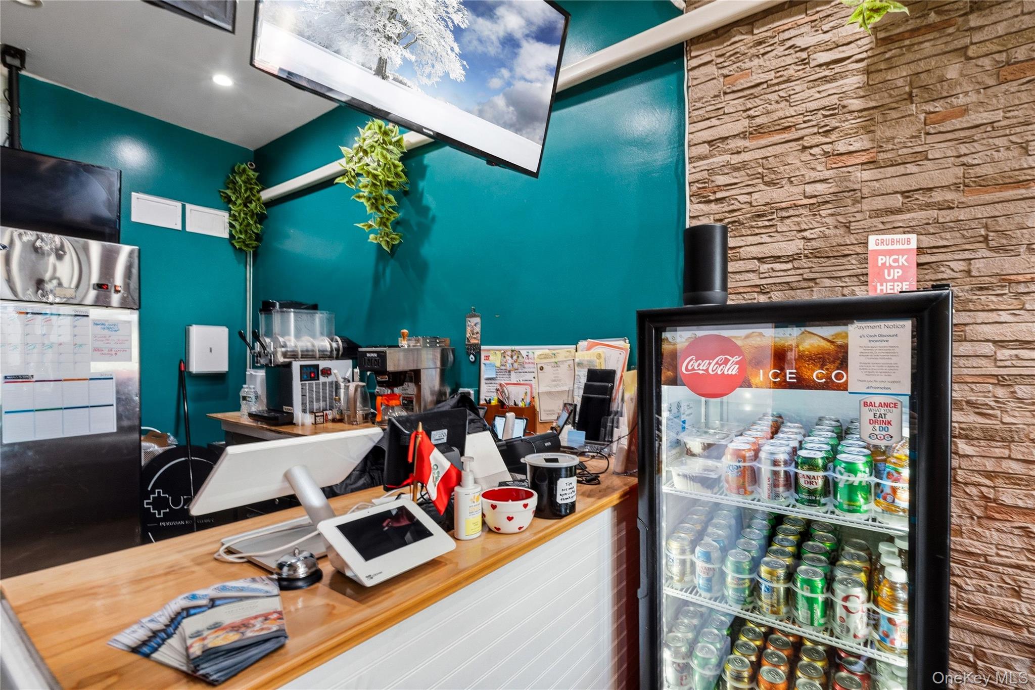 379 Sunrise Highway, Lynbrook, NY 11563