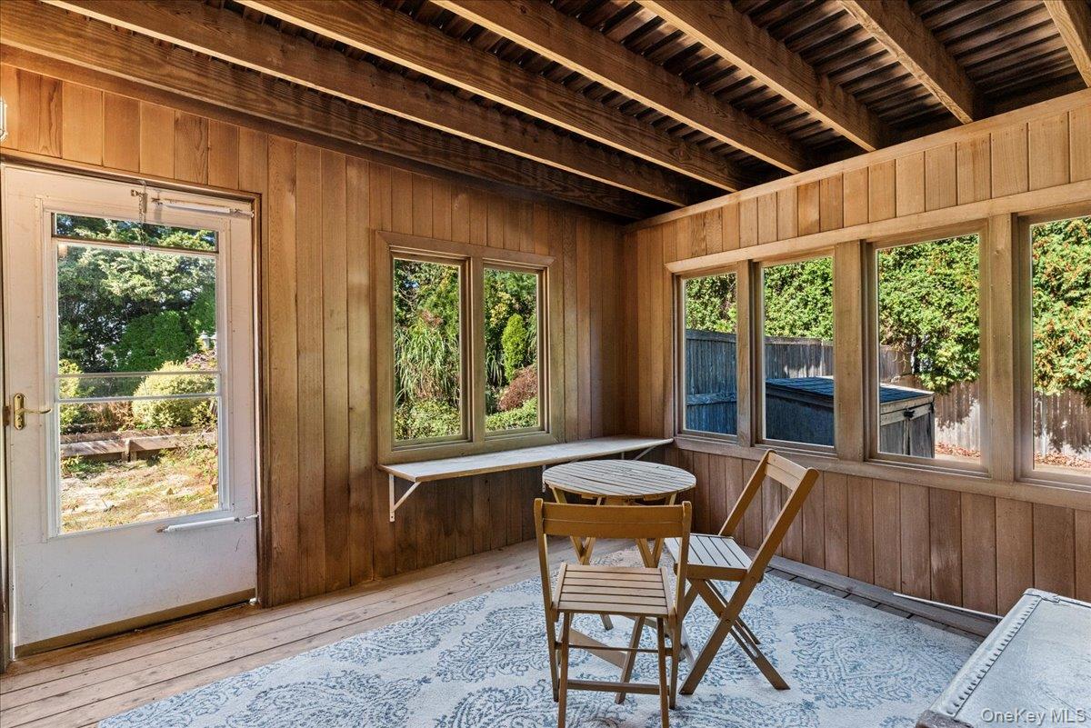 20 Alanson Lane, Hampton Bays, NY 11946