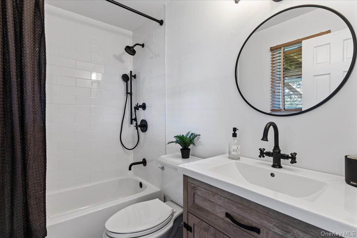 20 Alanson Lane, Hampton Bays, NY 11946