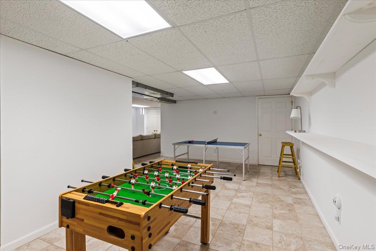 20 Alanson Lane, Hampton Bays, NY 11946