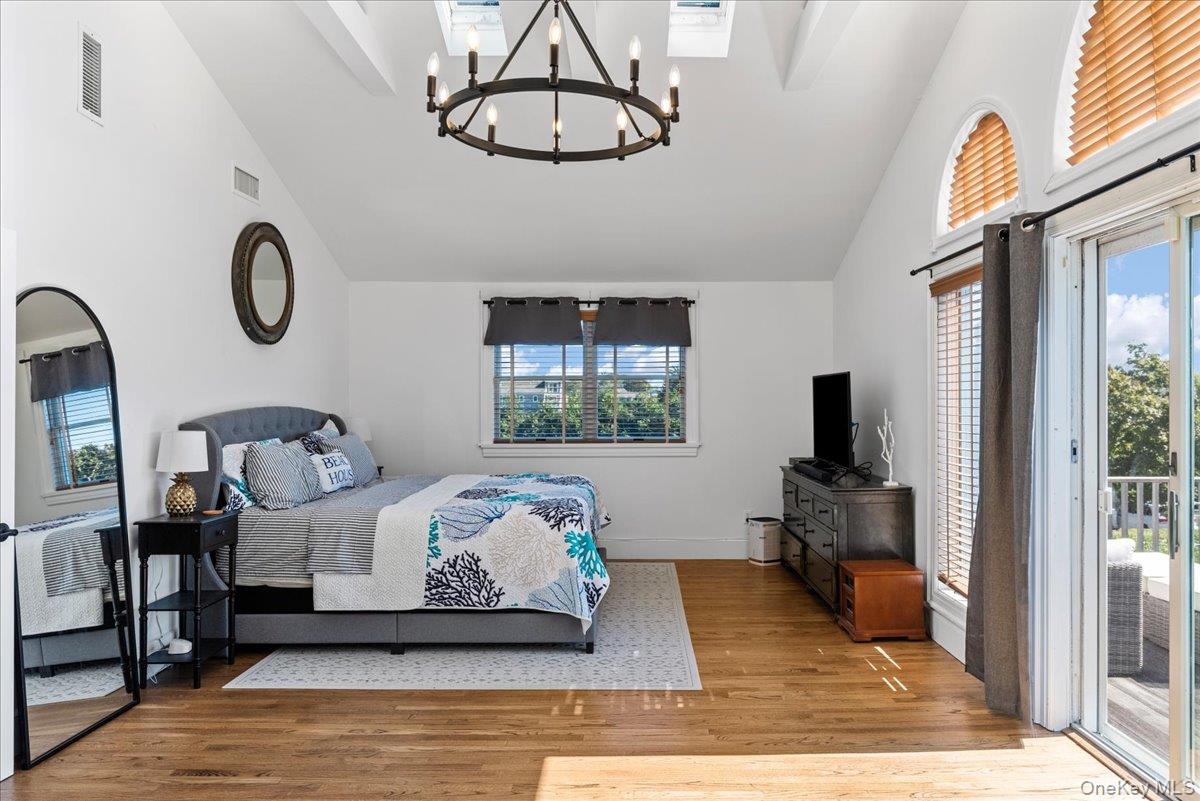 20 Alanson Lane, Hampton Bays, NY 11946